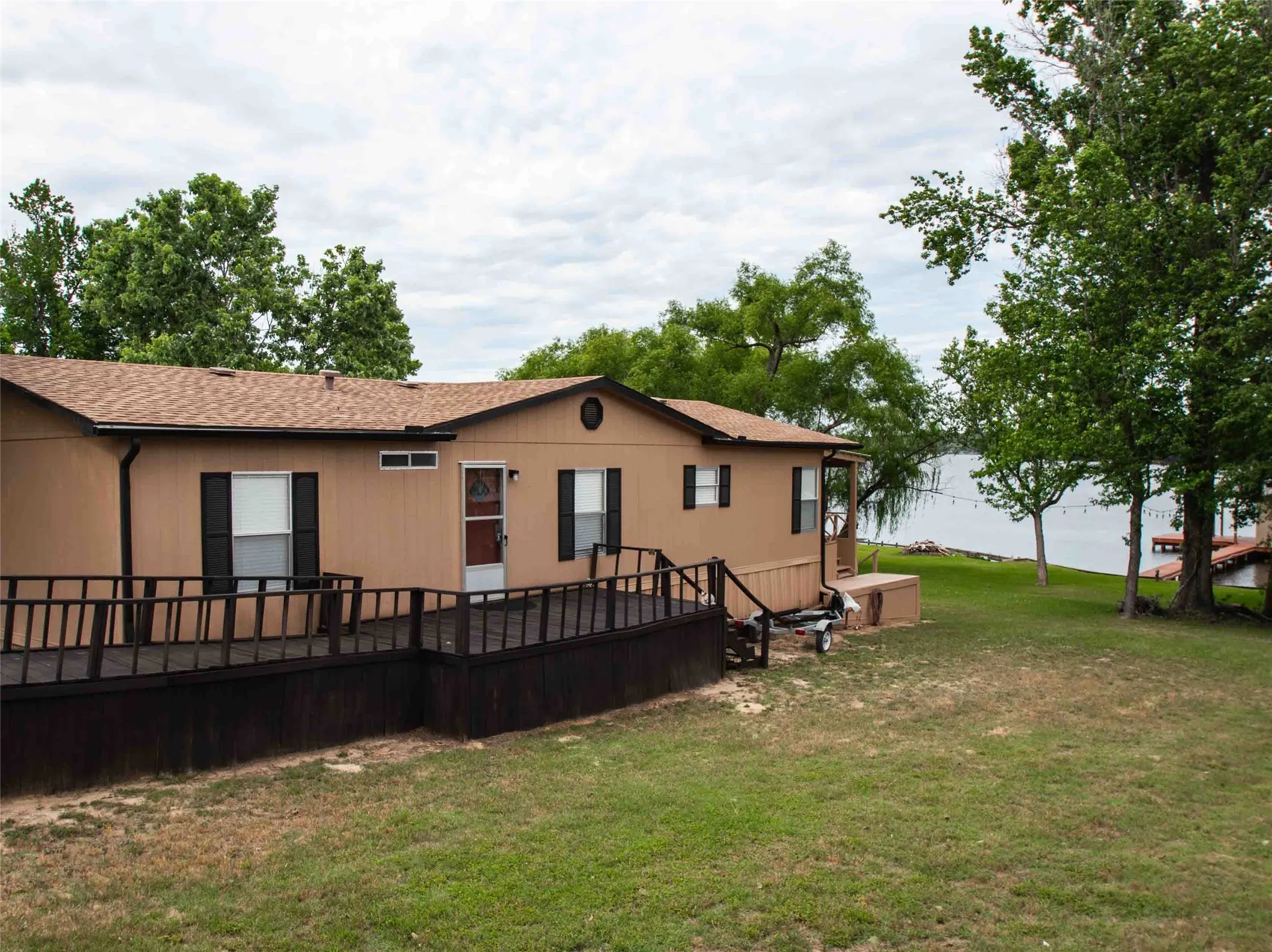 Manufactured Home For Sale in Van Zandt County , 266 Hickory Hills Drive, Murchison, Texas 75778, 3 Bedroom, 2 Bathroom, Garage spaces, 1,568 Sqft, built in 1998, mls#21277406, Real Estate Agent in Murchison, Homes For Sale in Van Zandt county, Homes For Sale in Murchison, Realtor in Murchison Texas, Real Estate Brokerage Independent Realty Texas, Luminita Cordes Realtor