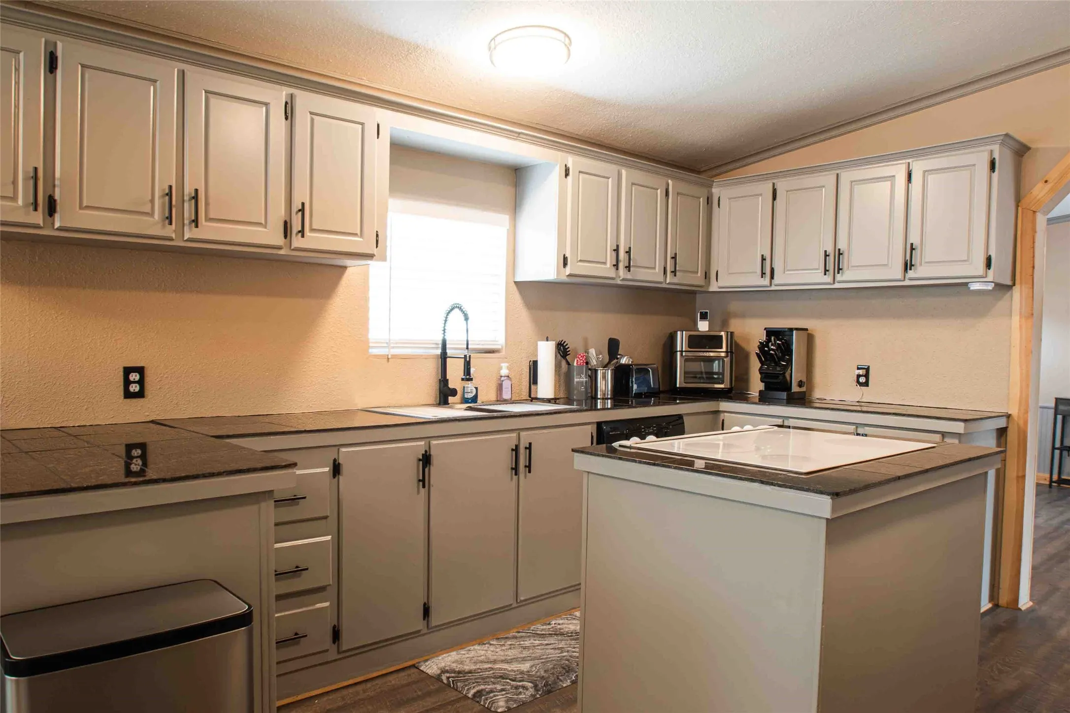 Manufactured Home For Sale in Van Zandt County , 266 Hickory Hills Drive, Murchison, Texas 75778, 3 Bedroom, 2 Bathroom, Garage spaces, 1,568 Sqft, built in 1998, mls#21277406, Real Estate Agent in Murchison, Homes For Sale in Van Zandt county, Homes For Sale in Murchison, Realtor in Murchison Texas, Real Estate Brokerage Independent Realty Texas, Luminita Cordes Realtor