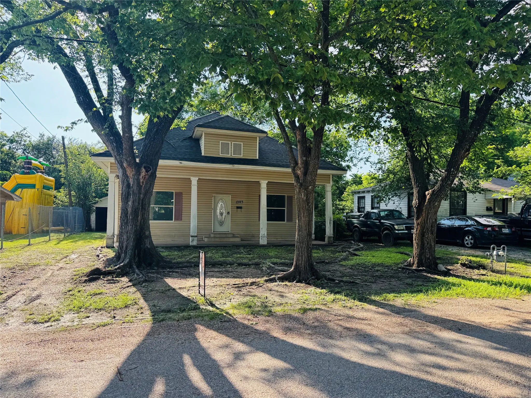 Single Family Residence For Sale in Falls County , 1203 Sewanee Drive, Marlin, Texas 76661, 2 Bedroom, 1 Bathroom, 1 Garage spaces, 1,332 Sqft, built in 1950, mls#21280485, Real Estate Agent in Marlin, Homes For Sale in Falls county, Homes For Sale in Marlin, Realtor in Marlin Texas, Real Estate Brokerage Independent Realty Texas, Luminita Cordes Realtor