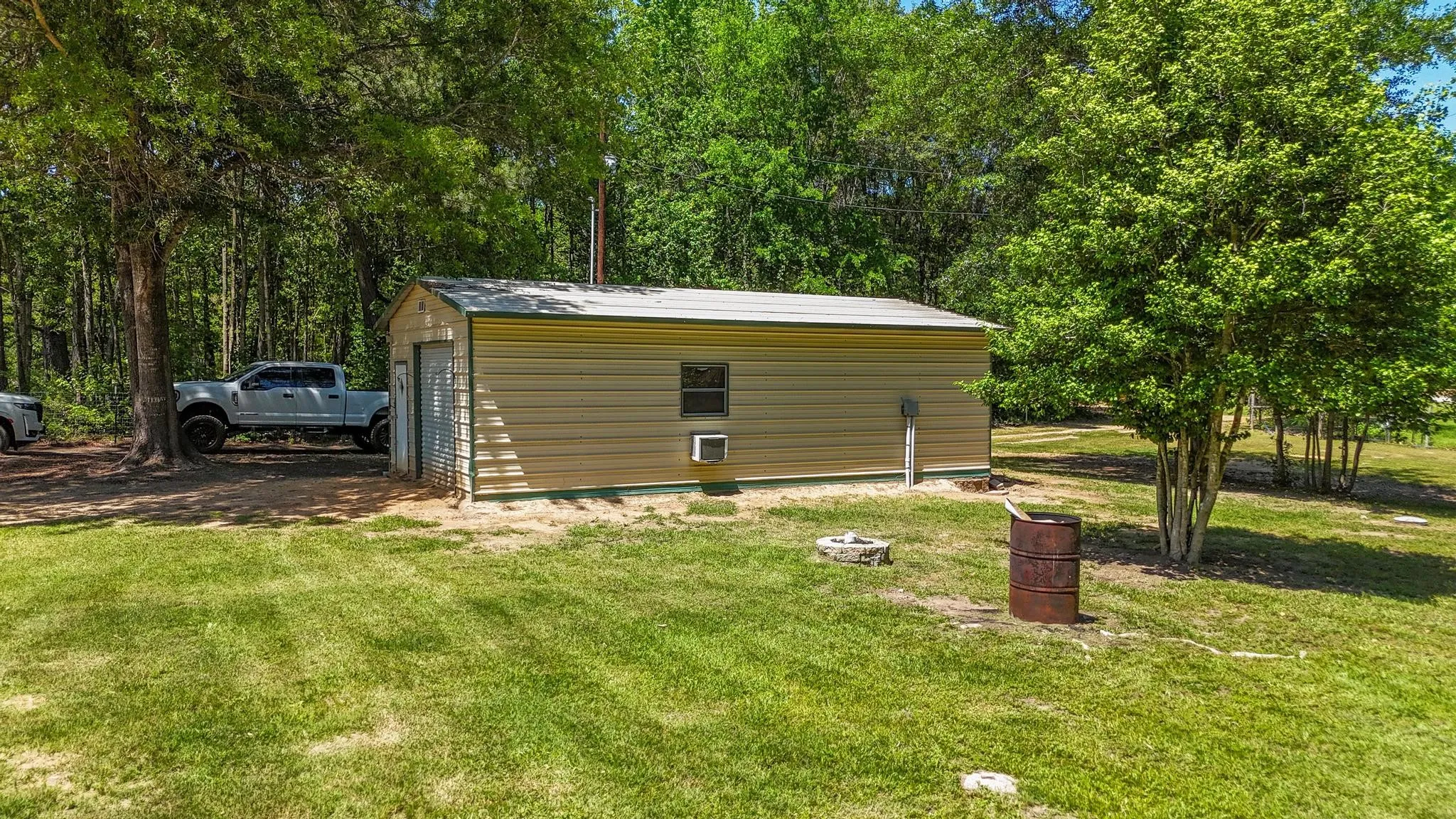 Single Family Residence For Sale in Wood County , 2792 Fm 49, Mineola, Texas 75773, 2 Bedroom, 1 Bathroom, 2 Garage spaces, 1,080 Sqft, built in 2015, mls#21280501, Real Estate Agent in Mineola, Homes For Sale in Wood county, Homes For Sale in Mineola, Realtor in Mineola Texas, Real Estate Brokerage Independent Realty Texas, Luminita Cordes Realtor