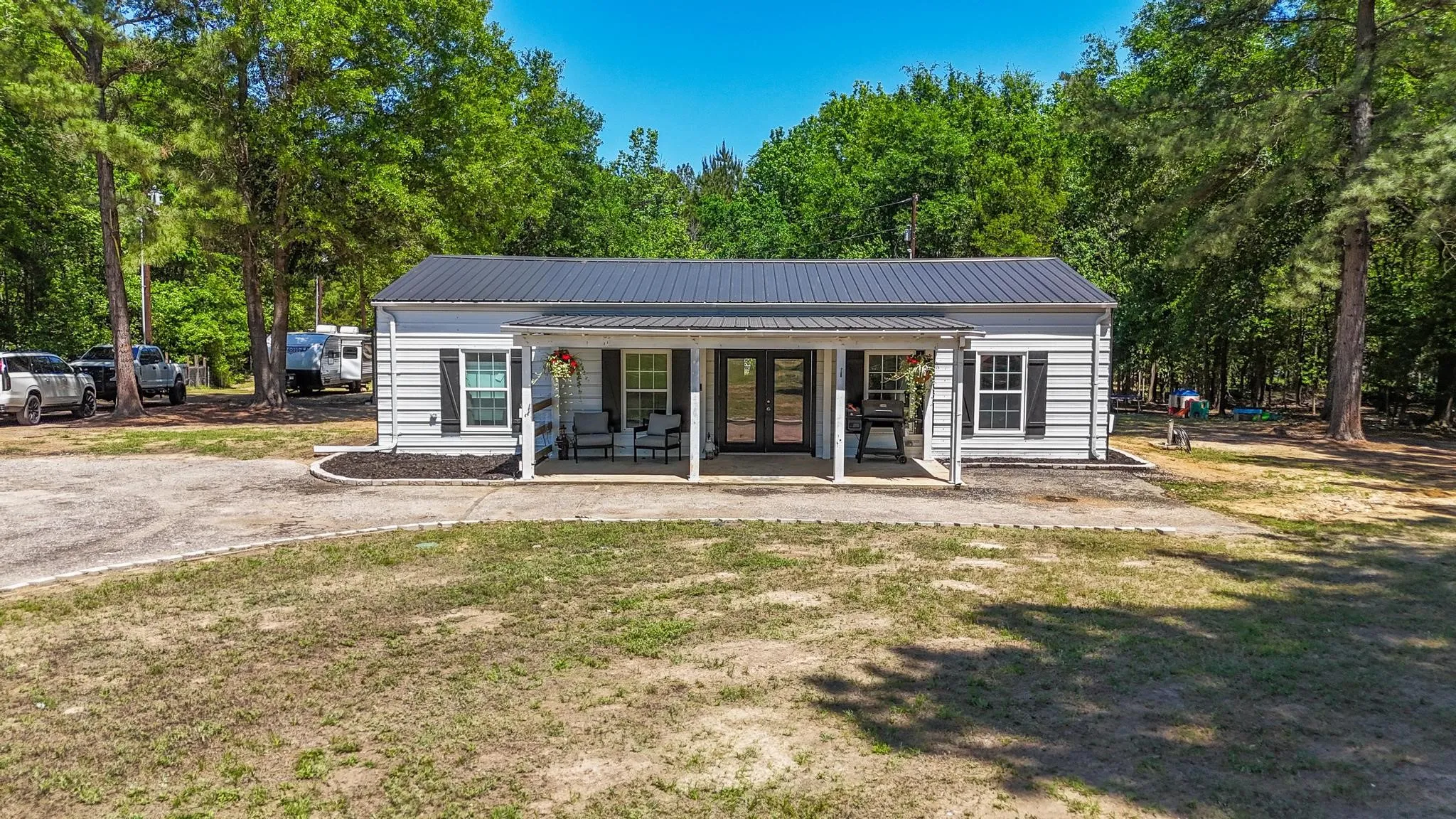 Single Family Residence For Sale in Wood County , 2792 Fm 49, Mineola, Texas 75773, 2 Bedroom, 1 Bathroom, 2 Garage spaces, 1,080 Sqft, built in 2015, mls#21280501, Real Estate Agent in Mineola, Homes For Sale in Wood county, Homes For Sale in Mineola, Realtor in Mineola Texas, Real Estate Brokerage Independent Realty Texas, Luminita Cordes Realtor