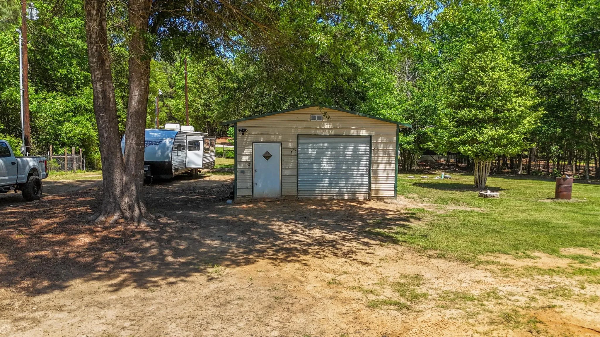 Single Family Residence For Sale in Wood County , 2792 Fm 49, Mineola, Texas 75773, 2 Bedroom, 1 Bathroom, 2 Garage spaces, 1,080 Sqft, built in 2015, mls#21280501, Real Estate Agent in Mineola, Homes For Sale in Wood county, Homes For Sale in Mineola, Realtor in Mineola Texas, Real Estate Brokerage Independent Realty Texas, Luminita Cordes Realtor