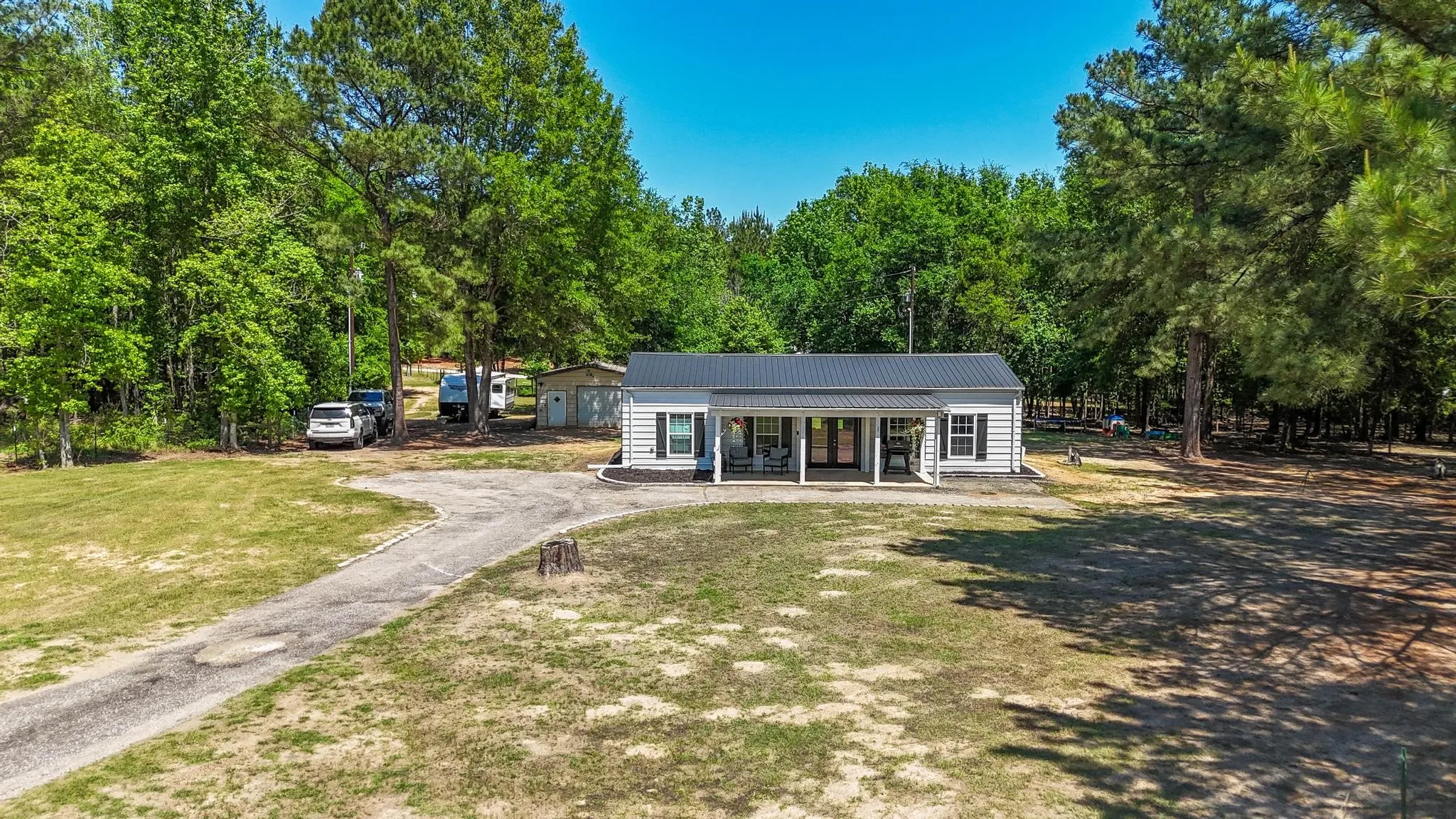 Single Family Residence For Sale in Wood County , 2792 Fm 49, Mineola, Texas 75773, 2 Bedroom, 1 Bathroom, 2 Garage spaces, 1,080 Sqft, built in 2015, mls#21280501, Real Estate Agent in Mineola, Homes For Sale in Wood county, Homes For Sale in Mineola, Realtor in Mineola Texas, Real Estate Brokerage Independent Realty Texas, Luminita Cordes Realtor