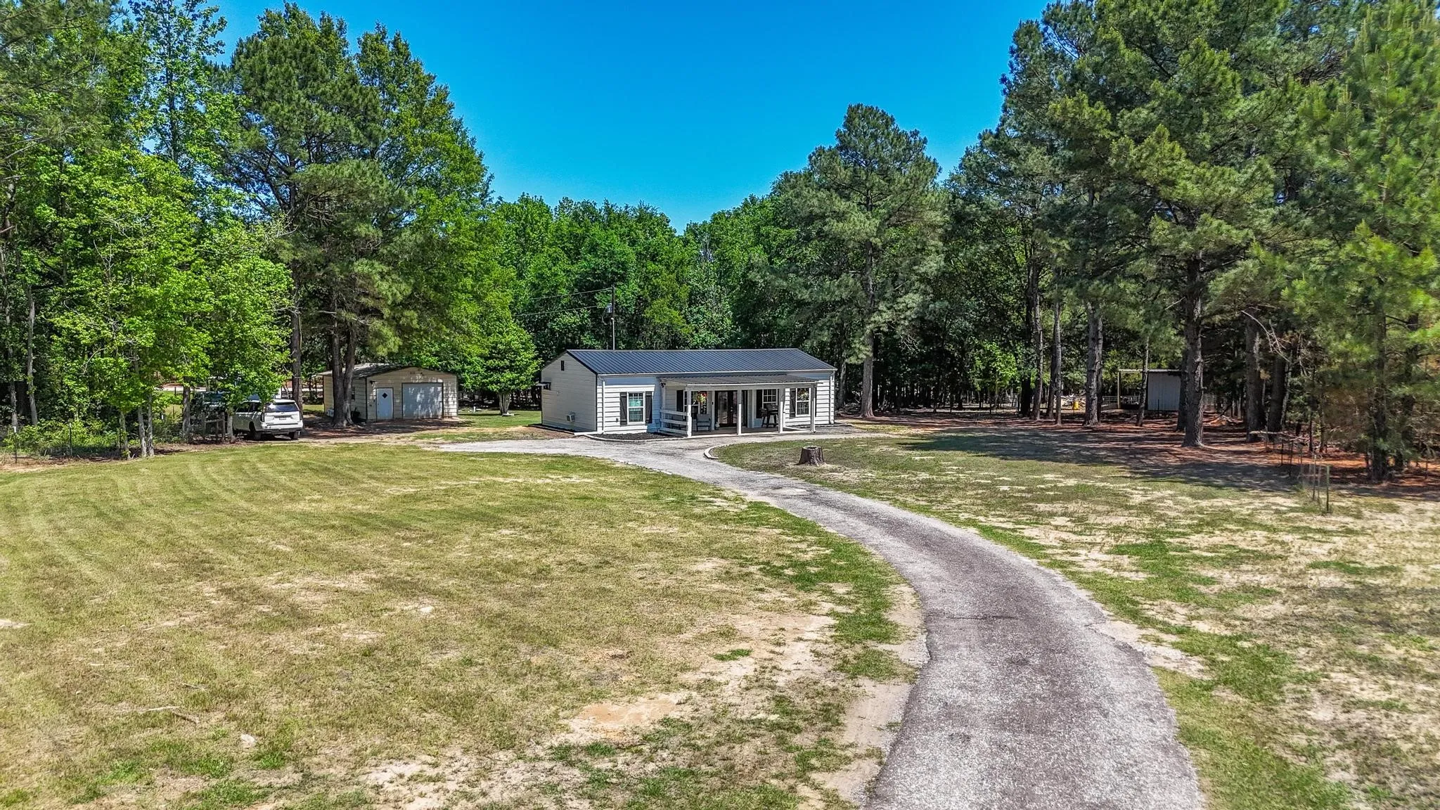 Single Family Residence For Sale in Wood County , 2792 Fm 49, Mineola, Texas 75773, 2 Bedroom, 1 Bathroom, 2 Garage spaces, 1,080 Sqft, built in 2015, mls#21280501, Real Estate Agent in Mineola, Homes For Sale in Wood county, Homes For Sale in Mineola, Realtor in Mineola Texas, Real Estate Brokerage Independent Realty Texas, Luminita Cordes Realtor