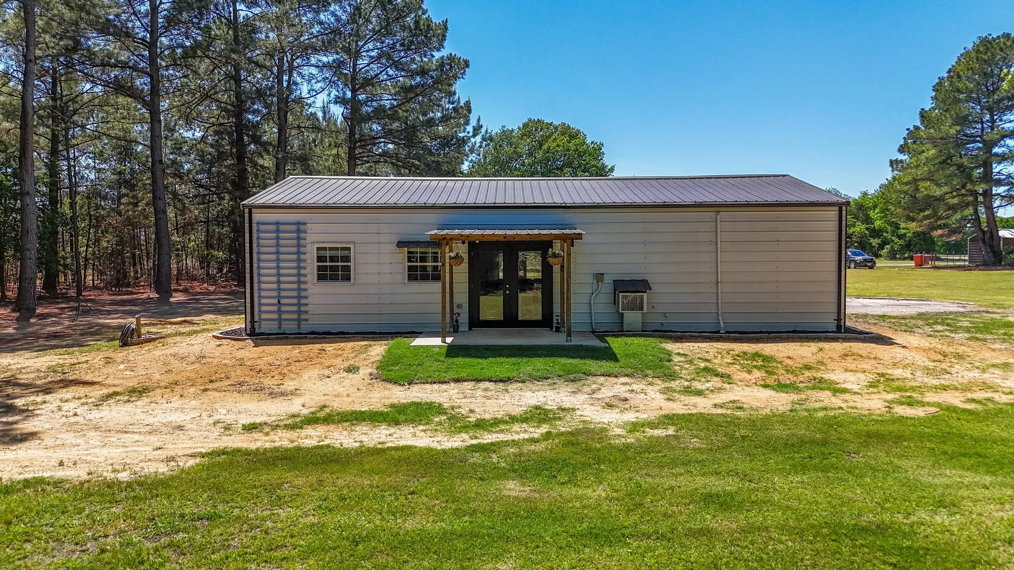 Single Family Residence For Sale in Wood County , 2792 Fm 49, Mineola, Texas 75773, 2 Bedroom, 1 Bathroom, 2 Garage spaces, 1,080 Sqft, built in 2015, mls#21280501, Real Estate Agent in Mineola, Homes For Sale in Wood county, Homes For Sale in Mineola, Realtor in Mineola Texas, Real Estate Brokerage Independent Realty Texas, Luminita Cordes Realtor