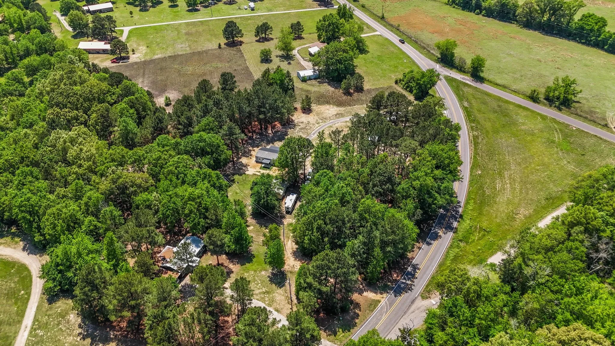 Single Family Residence For Sale in Wood County , 2792 Fm 49, Mineola, Texas 75773, 2 Bedroom, 1 Bathroom, 2 Garage spaces, 1,080 Sqft, built in 2015, mls#21280501, Real Estate Agent in Mineola, Homes For Sale in Wood county, Homes For Sale in Mineola, Realtor in Mineola Texas, Real Estate Brokerage Independent Realty Texas, Luminita Cordes Realtor