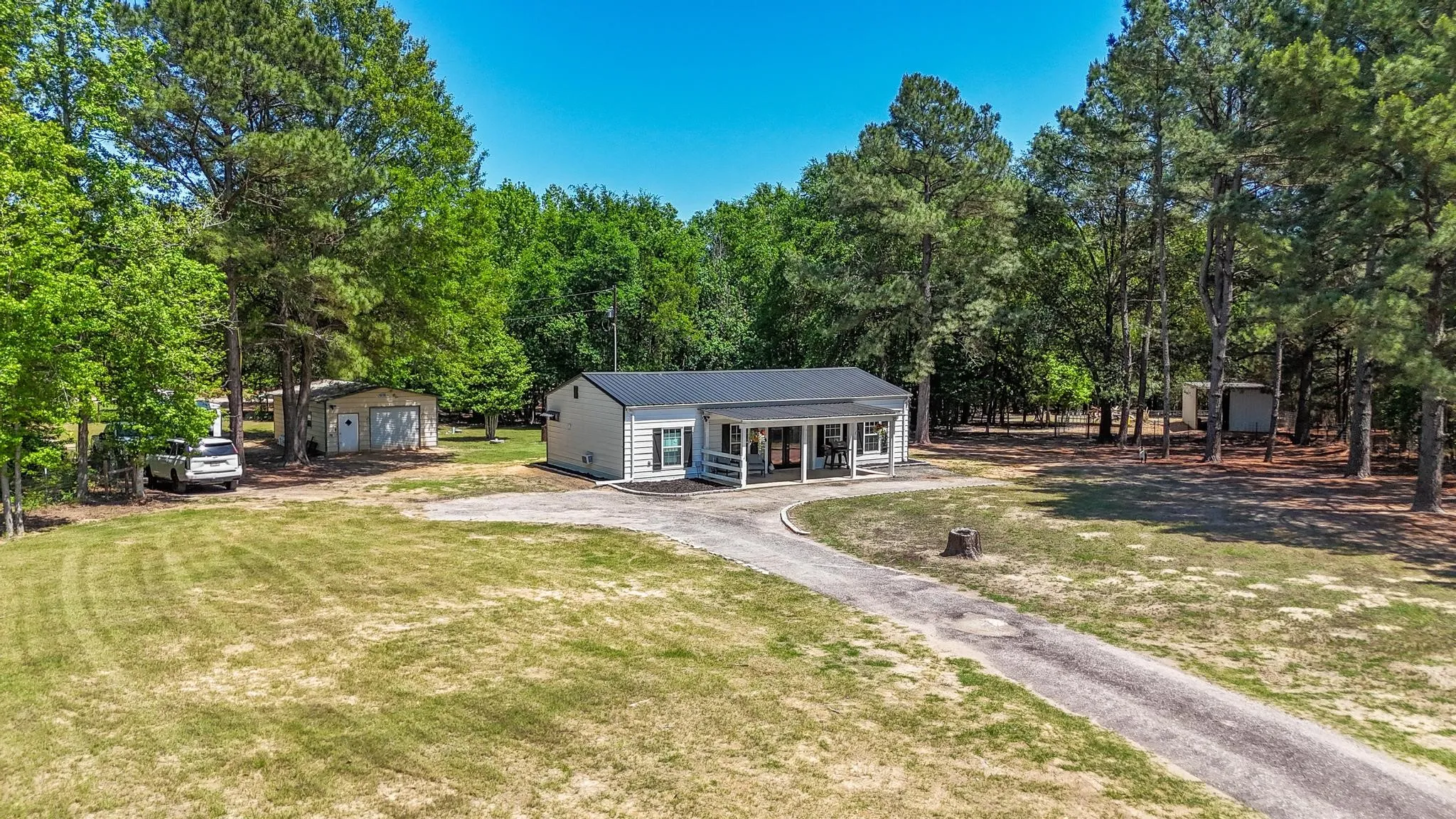 Single Family Residence For Sale in Wood County , 2792 Fm 49, Mineola, Texas 75773, 2 Bedroom, 1 Bathroom, 2 Garage spaces, 1,080 Sqft, built in 2015, mls#21280501, Real Estate Agent in Mineola, Homes For Sale in Wood county, Homes For Sale in Mineola, Realtor in Mineola Texas, Real Estate Brokerage Independent Realty Texas, Luminita Cordes Realtor