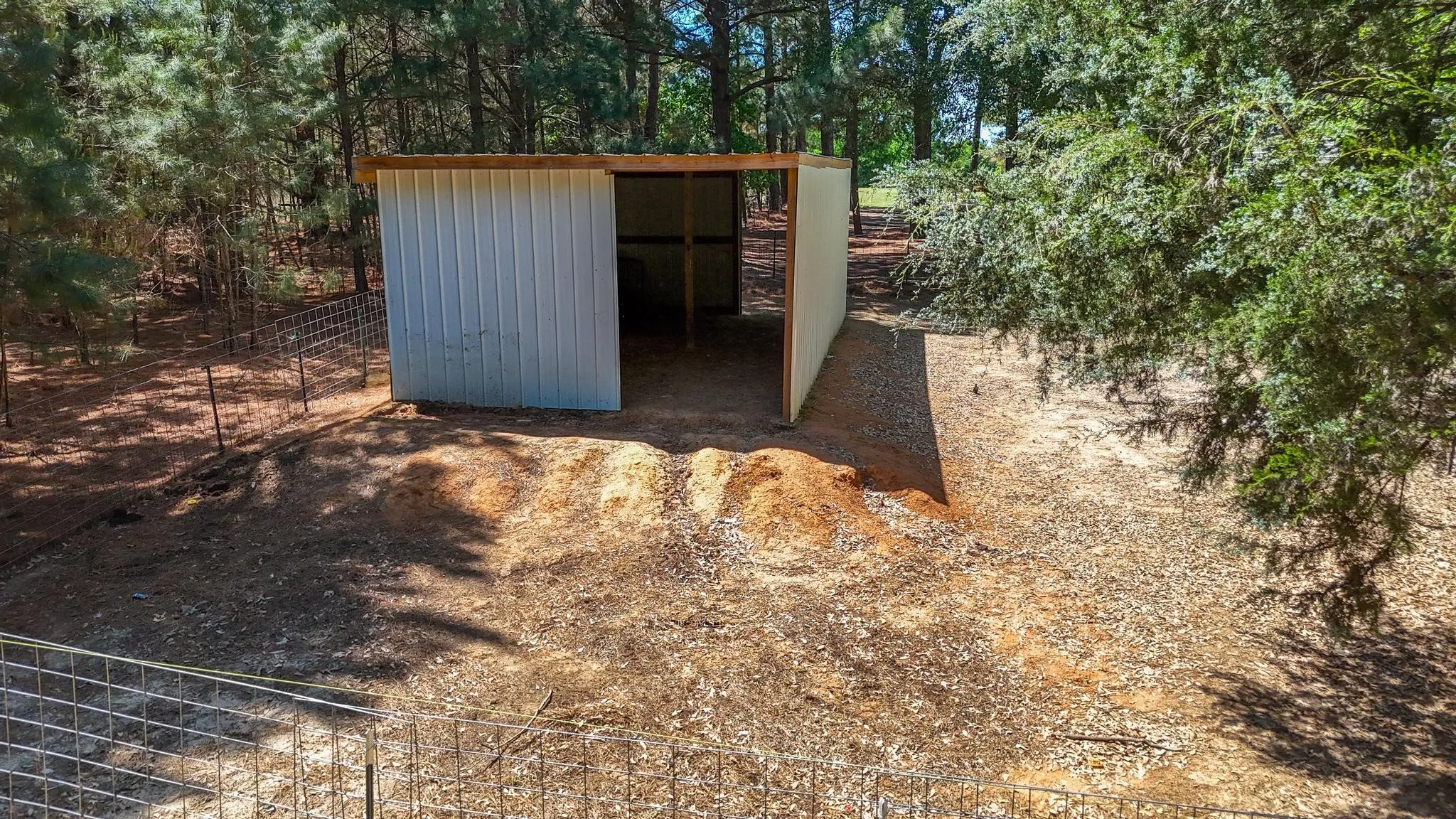 Single Family Residence For Sale in Wood County , 2792 Fm 49, Mineola, Texas 75773, 2 Bedroom, 1 Bathroom, 2 Garage spaces, 1,080 Sqft, built in 2015, mls#21280501, Real Estate Agent in Mineola, Homes For Sale in Wood county, Homes For Sale in Mineola, Realtor in Mineola Texas, Real Estate Brokerage Independent Realty Texas, Luminita Cordes Realtor