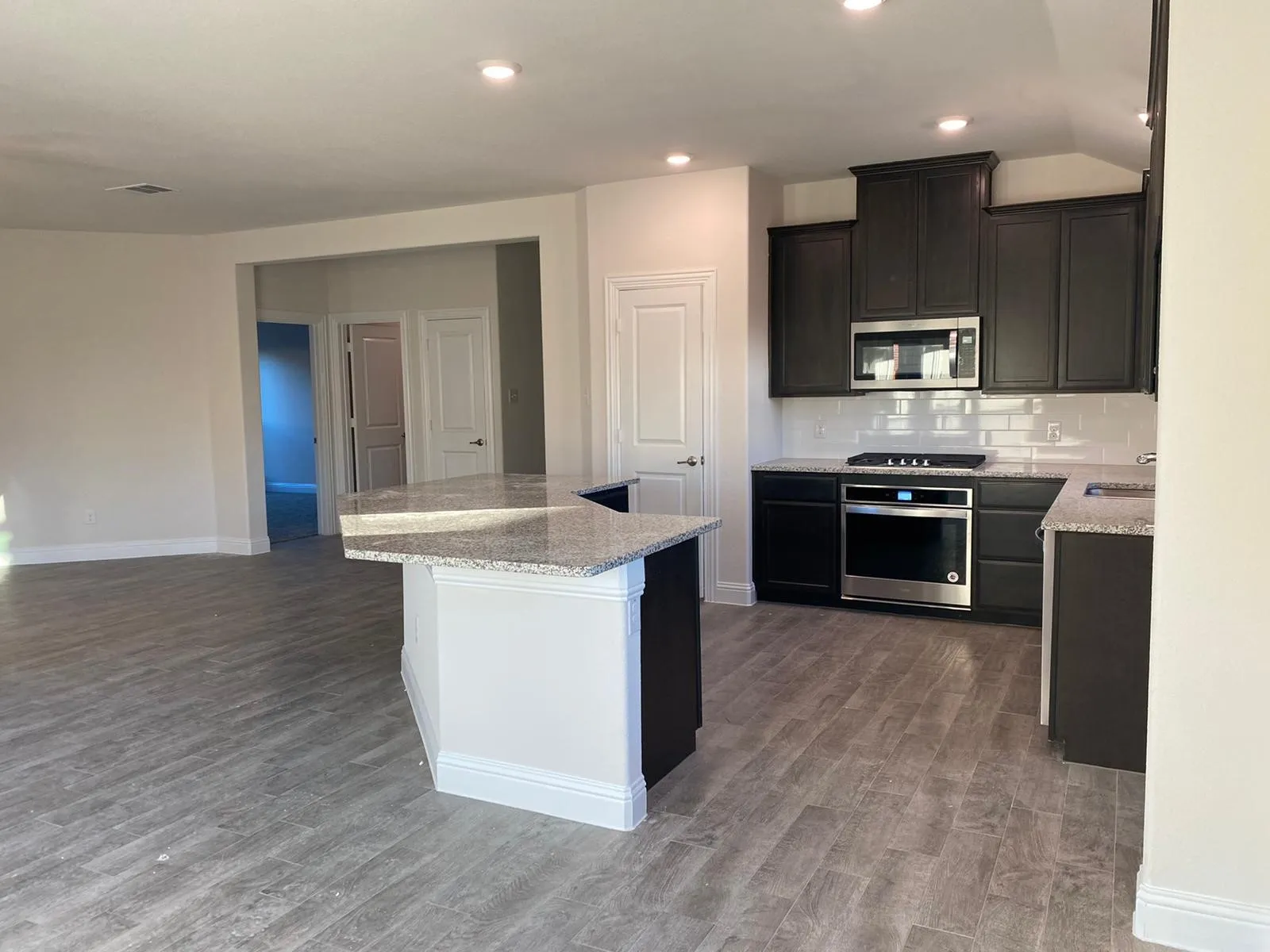 Single Family Residence For Sale in Collin County , 1301 Surrey Street, Melissa, Texas 75454, 3 Bedroom, 2 Bathroom, 2 Garage spaces, 1,722 Sqft, built in 2020, mls#21280431, Real Estate Agent in Melissa, Homes For Sale in Collin county, Homes For Sale in Melissa, Realtor in Melissa Texas, Real Estate Brokerage Independent Realty Texas, Luminita Cordes Realtor