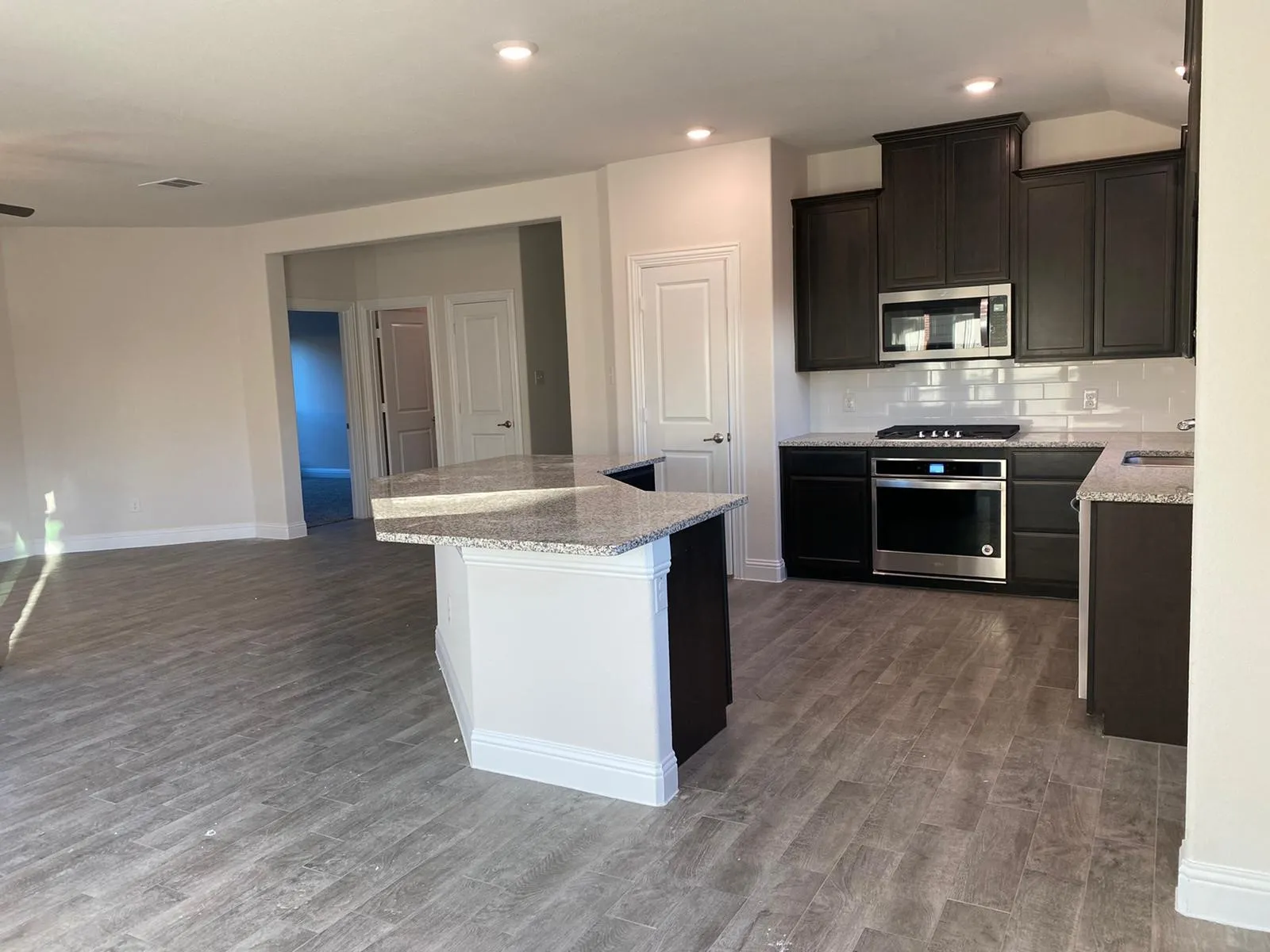 Single Family Residence For Sale in Collin County , 1301 Surrey Street, Melissa, Texas 75454, 3 Bedroom, 2 Bathroom, 2 Garage spaces, 1,722 Sqft, built in 2020, mls#21280431, Real Estate Agent in Melissa, Homes For Sale in Collin county, Homes For Sale in Melissa, Realtor in Melissa Texas, Real Estate Brokerage Independent Realty Texas, Luminita Cordes Realtor