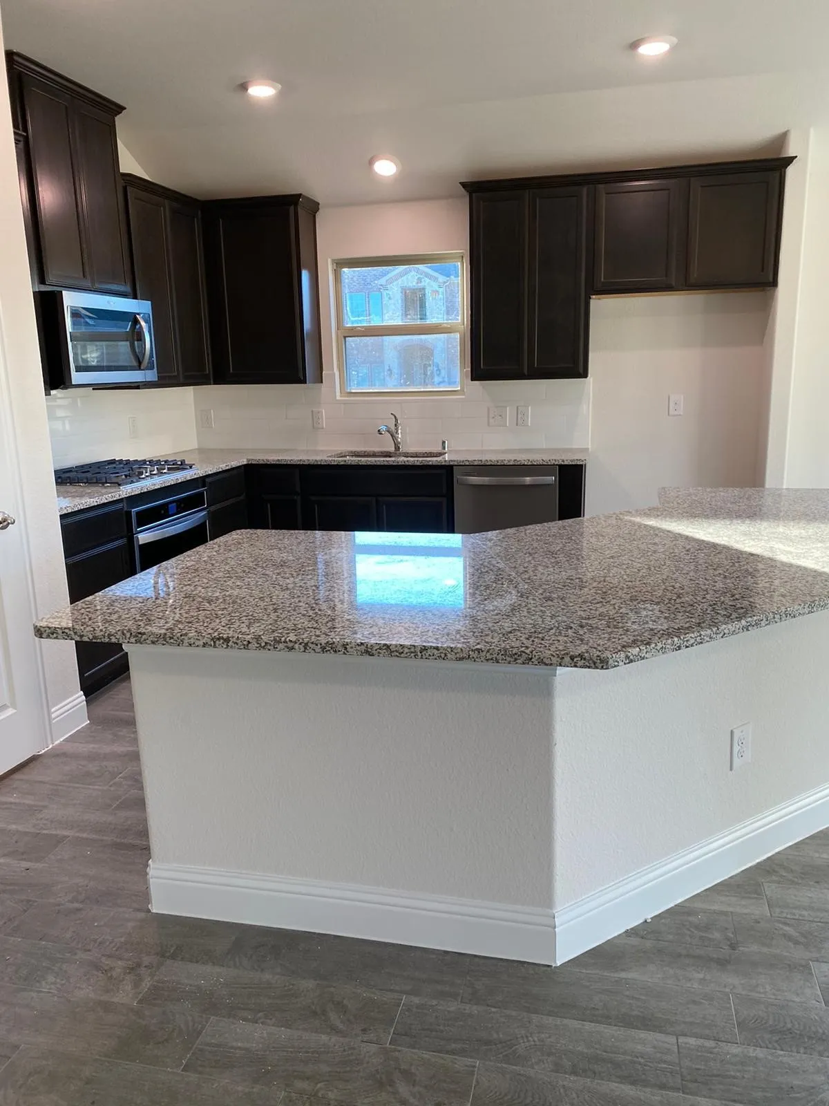 Single Family Residence For Sale in Collin County , 1301 Surrey Street, Melissa, Texas 75454, 3 Bedroom, 2 Bathroom, 2 Garage spaces, 1,722 Sqft, built in 2020, mls#21280431, Real Estate Agent in Melissa, Homes For Sale in Collin county, Homes For Sale in Melissa, Realtor in Melissa Texas, Real Estate Brokerage Independent Realty Texas, Luminita Cordes Realtor