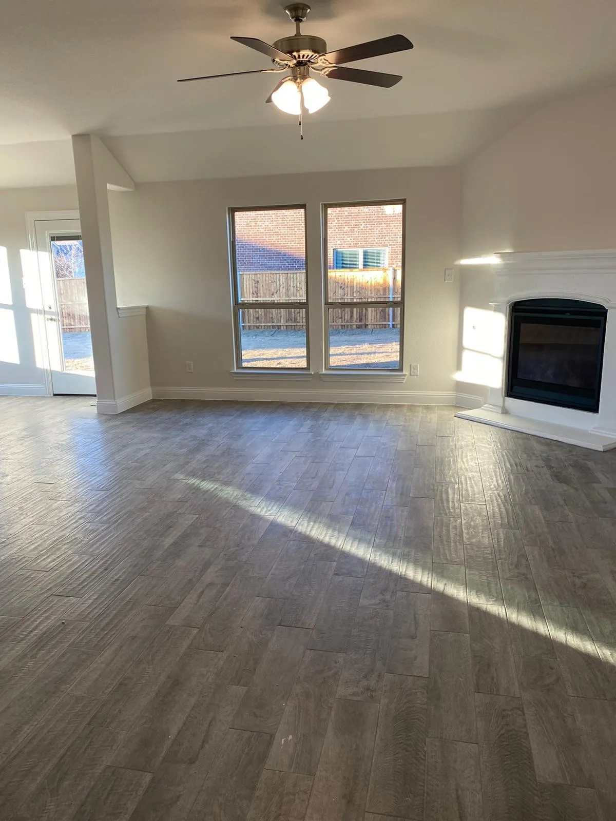 Single Family Residence For Sale in Collin County , 1301 Surrey Street, Melissa, Texas 75454, 3 Bedroom, 2 Bathroom, 2 Garage spaces, 1,722 Sqft, built in 2020, mls#21280431, Real Estate Agent in Melissa, Homes For Sale in Collin county, Homes For Sale in Melissa, Realtor in Melissa Texas, Real Estate Brokerage Independent Realty Texas, Luminita Cordes Realtor