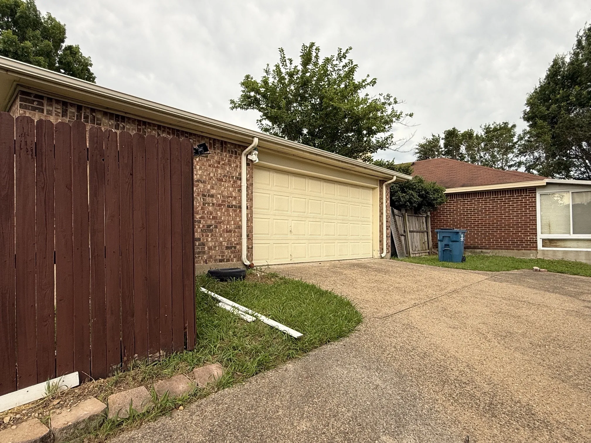 Single Family Residence For Sale in Dallas County , 1815 Lombard Street, Garland, Texas 75043, 3 Bedroom, 2 Bathroom, 2 Garage spaces, 1,234 Sqft, built in 1992, mls#21280520, Real Estate Agent in Garland, Homes For Sale in Dallas county, Homes For Sale in Garland, Realtor in Garland Texas, Real Estate Brokerage Independent Realty Texas, Luminita Cordes Realtor