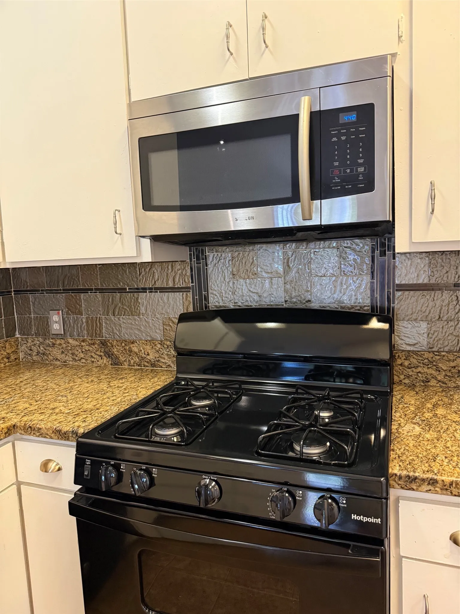 Single Family Residence For Sale in Dallas County , 1815 Lombard Street, Garland, Texas 75043, 3 Bedroom, 2 Bathroom, 2 Garage spaces, 1,234 Sqft, built in 1992, mls#21280520, Real Estate Agent in Garland, Homes For Sale in Dallas county, Homes For Sale in Garland, Realtor in Garland Texas, Real Estate Brokerage Independent Realty Texas, Luminita Cordes Realtor