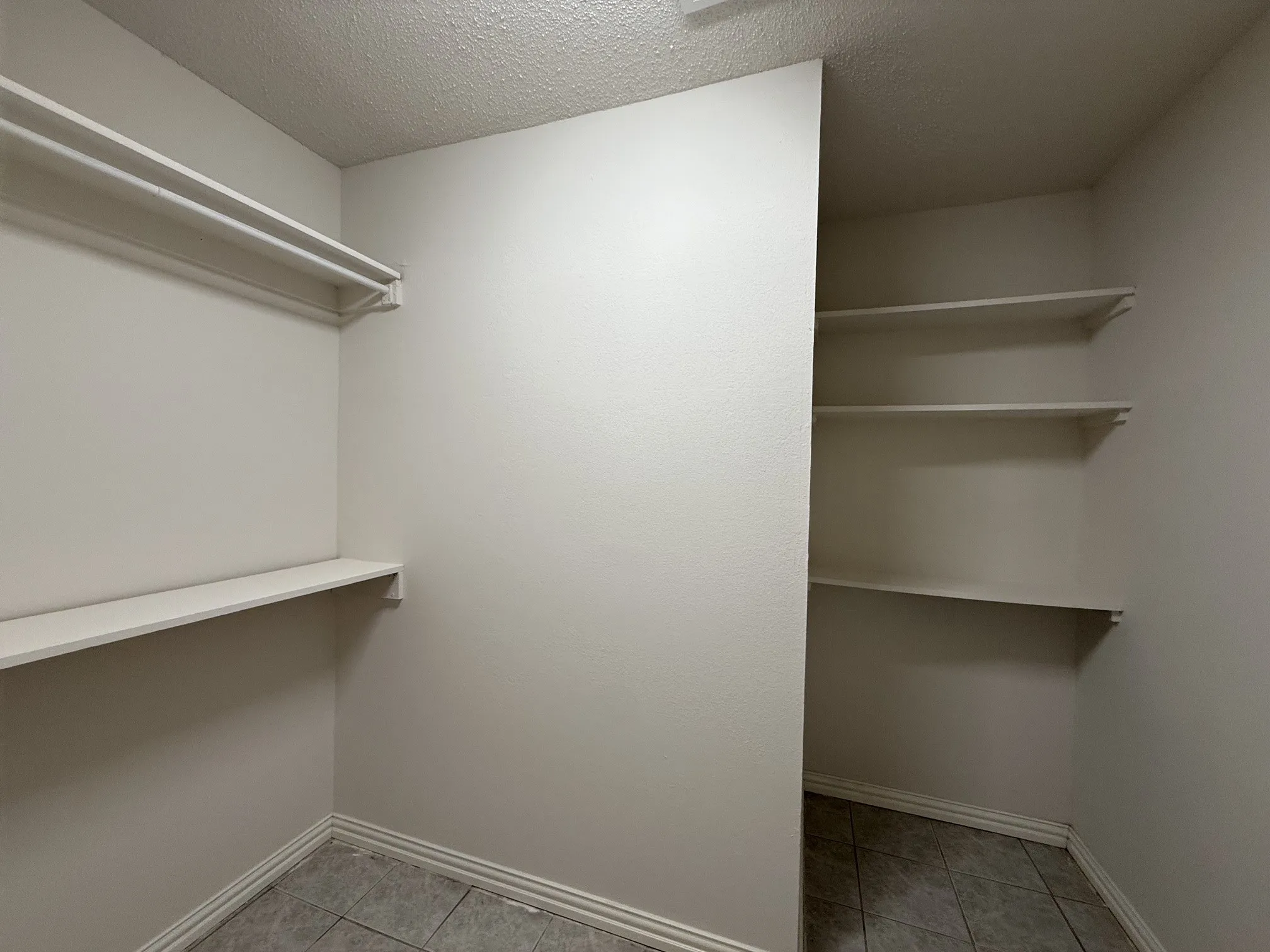 Single Family Residence For Sale in Dallas County , 1815 Lombard Street, Garland, Texas 75043, 3 Bedroom, 2 Bathroom, 2 Garage spaces, 1,234 Sqft, built in 1992, mls#21280520, Real Estate Agent in Garland, Homes For Sale in Dallas county, Homes For Sale in Garland, Realtor in Garland Texas, Real Estate Brokerage Independent Realty Texas, Luminita Cordes Realtor