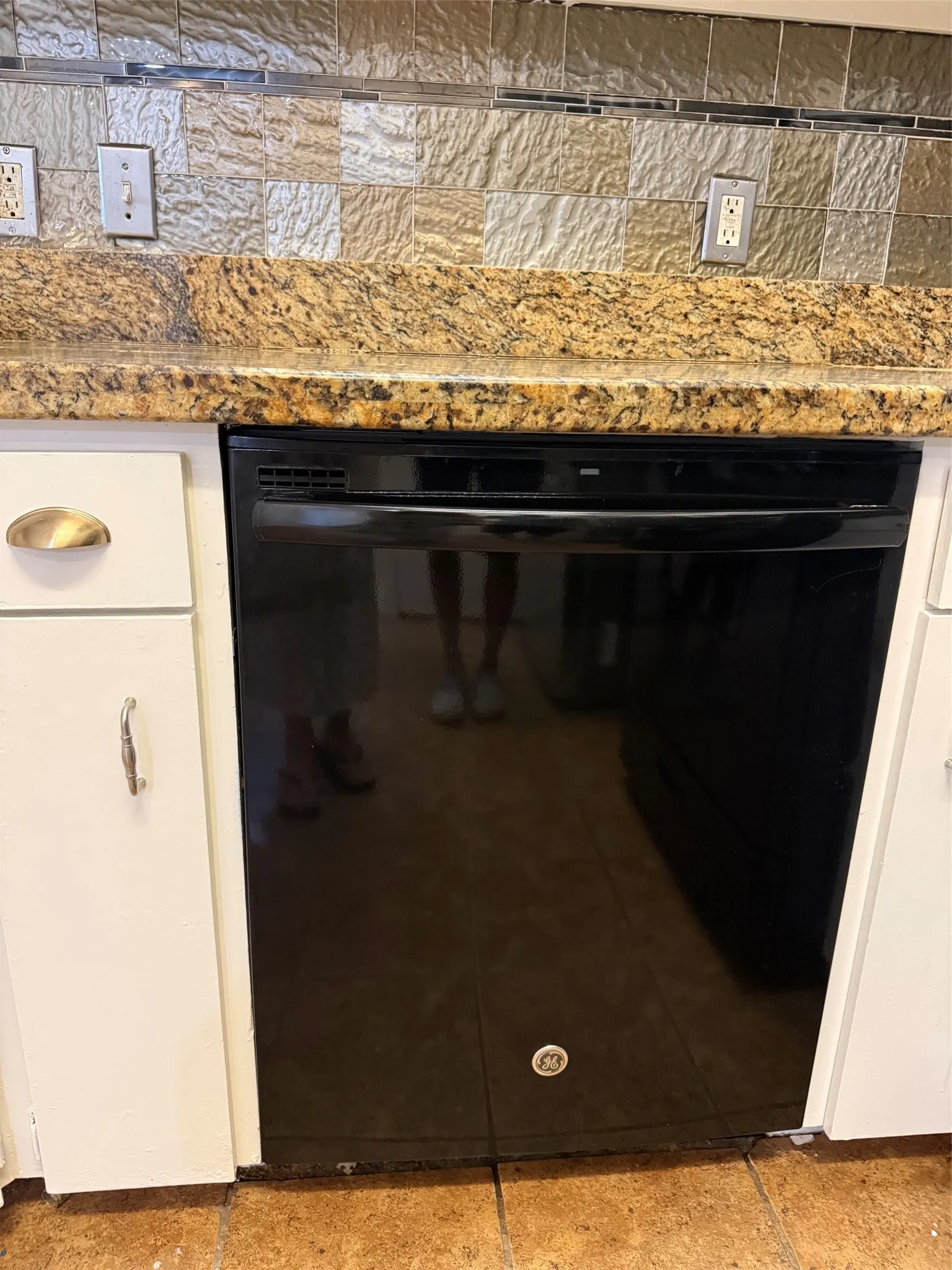 Single Family Residence For Sale in Dallas County , 1815 Lombard Street, Garland, Texas 75043, 3 Bedroom, 2 Bathroom, 2 Garage spaces, 1,234 Sqft, built in 1992, mls#21280520, Real Estate Agent in Garland, Homes For Sale in Dallas county, Homes For Sale in Garland, Realtor in Garland Texas, Real Estate Brokerage Independent Realty Texas, Luminita Cordes Realtor