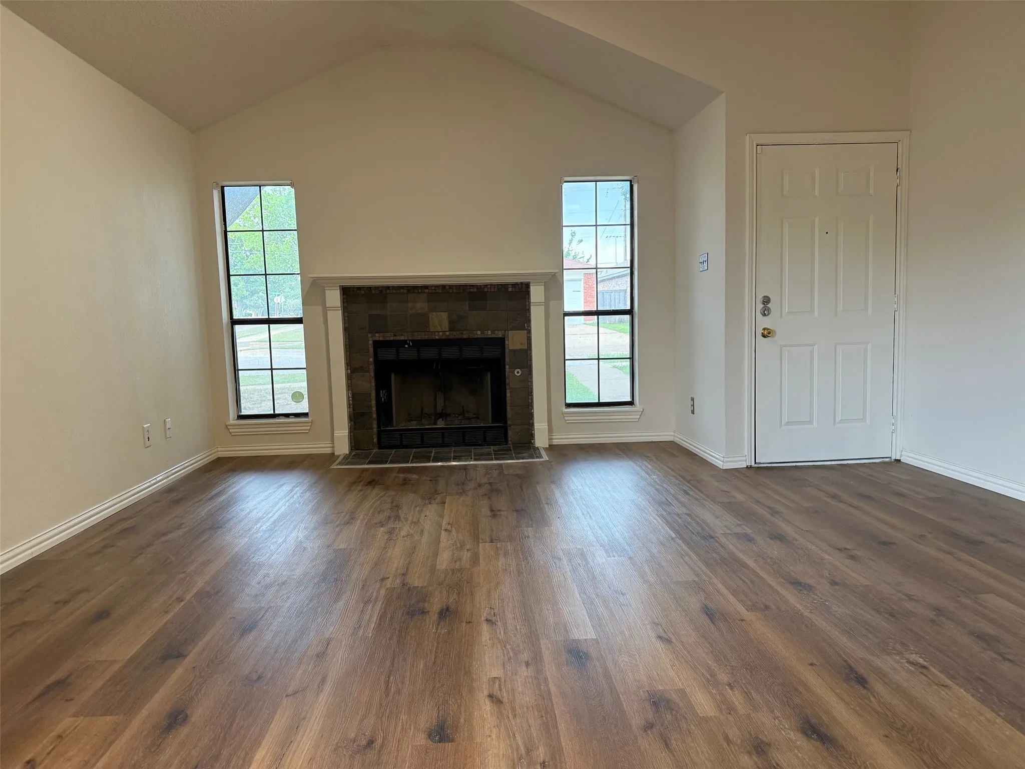 Single Family Residence For Sale in Dallas County , 1815 Lombard Street, Garland, Texas 75043, 3 Bedroom, 2 Bathroom, 2 Garage spaces, 1,234 Sqft, built in 1992, mls#21280520, Real Estate Agent in Garland, Homes For Sale in Dallas county, Homes For Sale in Garland, Realtor in Garland Texas, Real Estate Brokerage Independent Realty Texas, Luminita Cordes Realtor