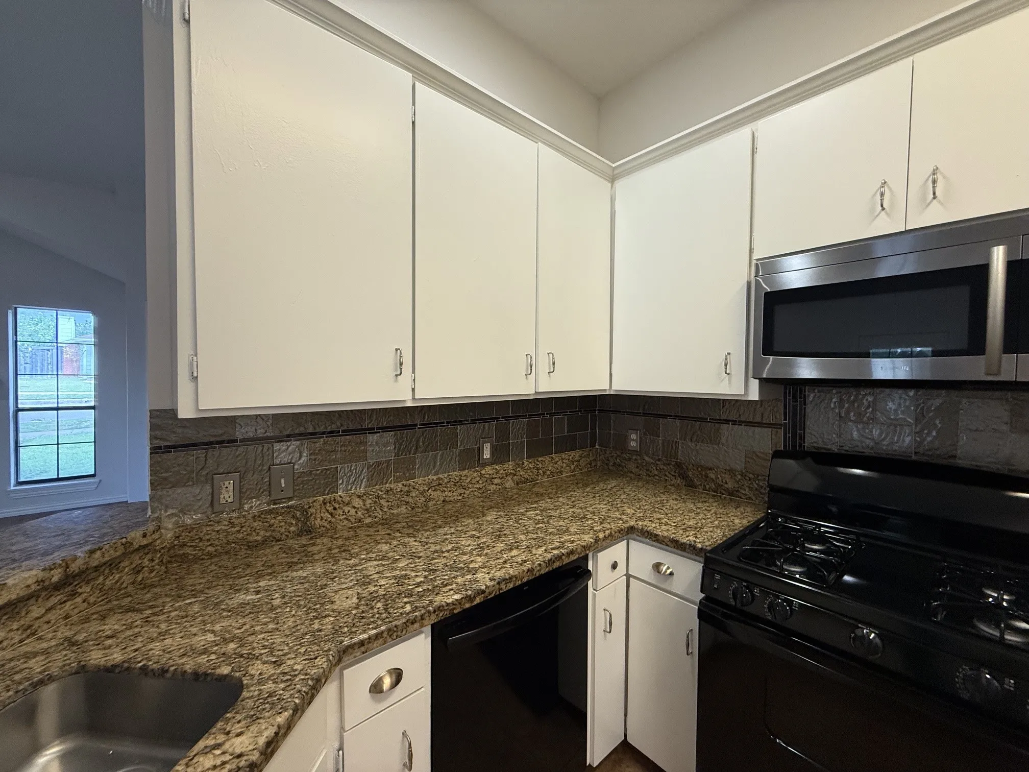Single Family Residence For Sale in Dallas County , 1815 Lombard Street, Garland, Texas 75043, 3 Bedroom, 2 Bathroom, 2 Garage spaces, 1,234 Sqft, built in 1992, mls#21280520, Real Estate Agent in Garland, Homes For Sale in Dallas county, Homes For Sale in Garland, Realtor in Garland Texas, Real Estate Brokerage Independent Realty Texas, Luminita Cordes Realtor