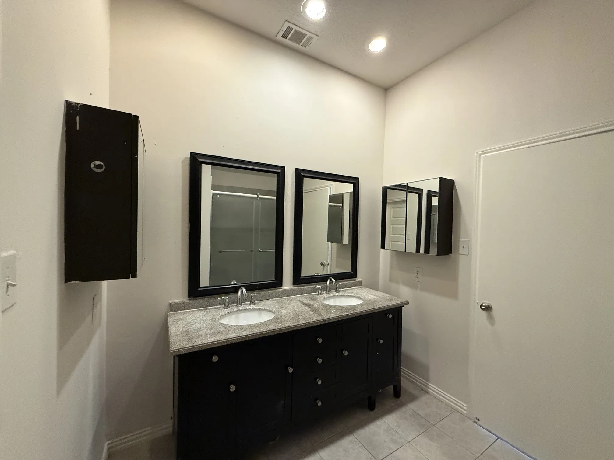 Single Family Residence For Sale in Dallas County , 1815 Lombard Street, Garland, Texas 75043, 3 Bedroom, 2 Bathroom, 2 Garage spaces, 1,234 Sqft, built in 1992, mls#21280520, Real Estate Agent in Garland, Homes For Sale in Dallas county, Homes For Sale in Garland, Realtor in Garland Texas, Real Estate Brokerage Independent Realty Texas, Luminita Cordes Realtor