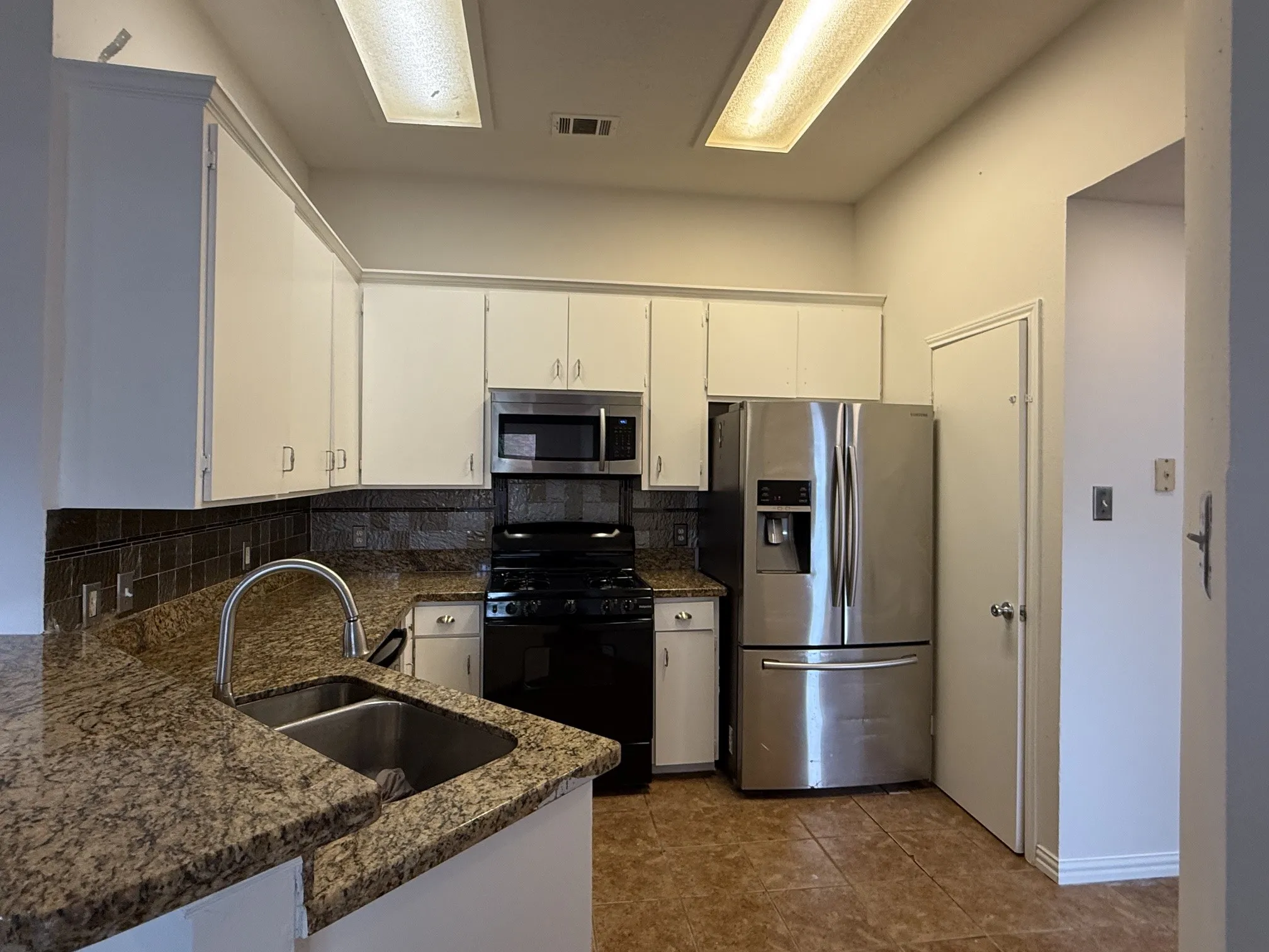 Single Family Residence For Sale in Dallas County , 1815 Lombard Street, Garland, Texas 75043, 3 Bedroom, 2 Bathroom, 2 Garage spaces, 1,234 Sqft, built in 1992, mls#21280520, Real Estate Agent in Garland, Homes For Sale in Dallas county, Homes For Sale in Garland, Realtor in Garland Texas, Real Estate Brokerage Independent Realty Texas, Luminita Cordes Realtor