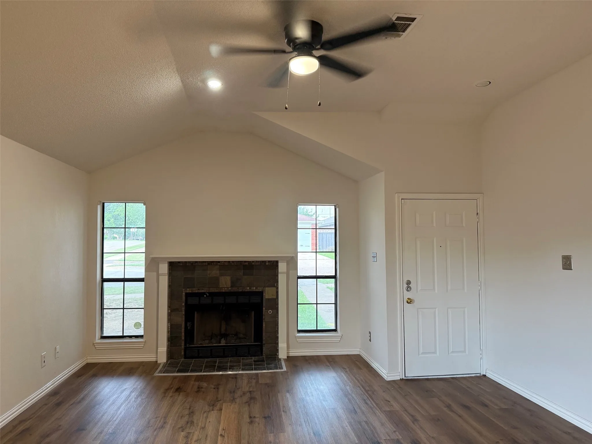 Single Family Residence For Sale in Dallas County , 1815 Lombard Street, Garland, Texas 75043, 3 Bedroom, 2 Bathroom, 2 Garage spaces, 1,234 Sqft, built in 1992, mls#21280520, Real Estate Agent in Garland, Homes For Sale in Dallas county, Homes For Sale in Garland, Realtor in Garland Texas, Real Estate Brokerage Independent Realty Texas, Luminita Cordes Realtor