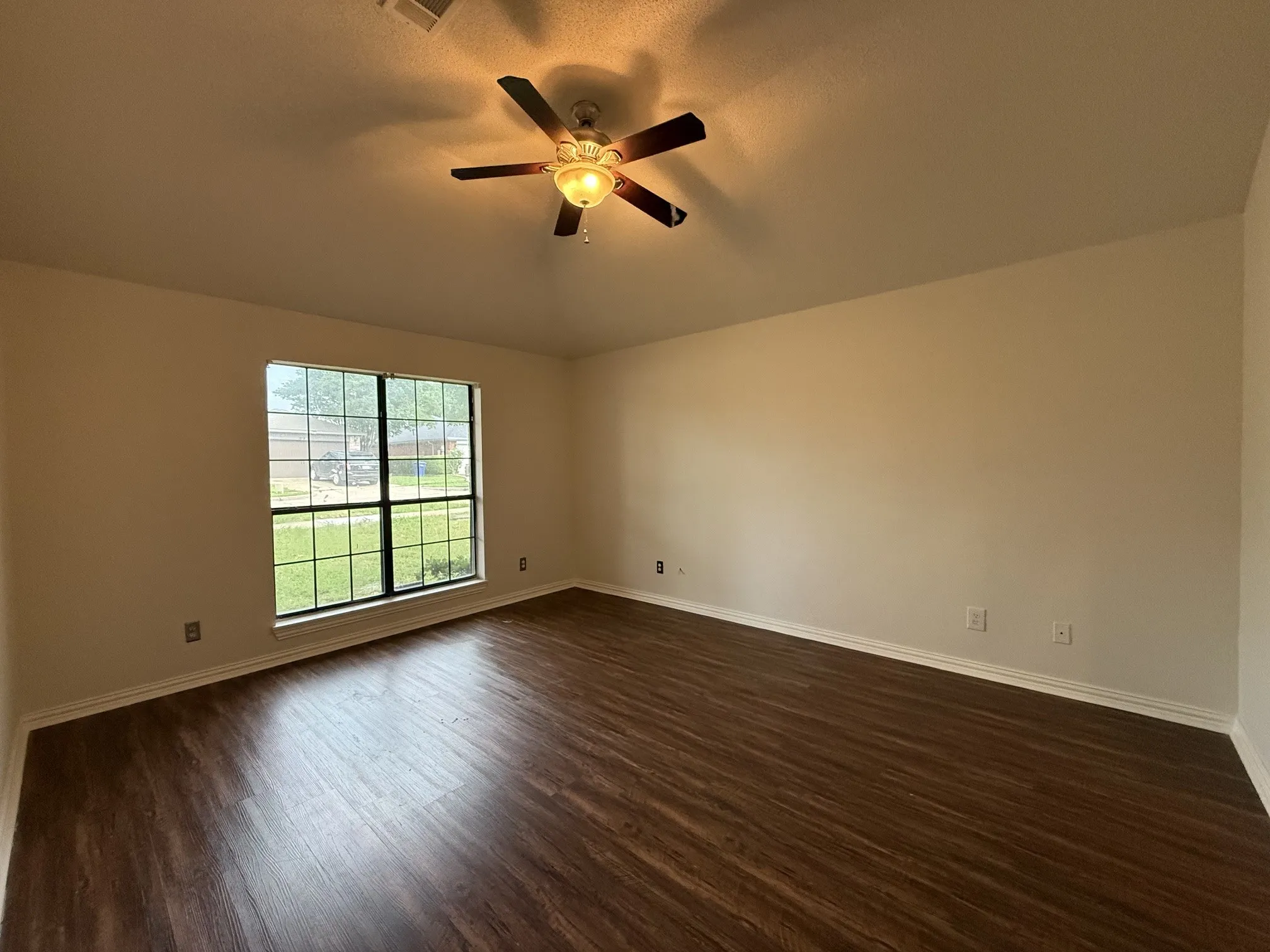 Single Family Residence For Sale in Dallas County , 1815 Lombard Street, Garland, Texas 75043, 3 Bedroom, 2 Bathroom, 2 Garage spaces, 1,234 Sqft, built in 1992, mls#21280520, Real Estate Agent in Garland, Homes For Sale in Dallas county, Homes For Sale in Garland, Realtor in Garland Texas, Real Estate Brokerage Independent Realty Texas, Luminita Cordes Realtor