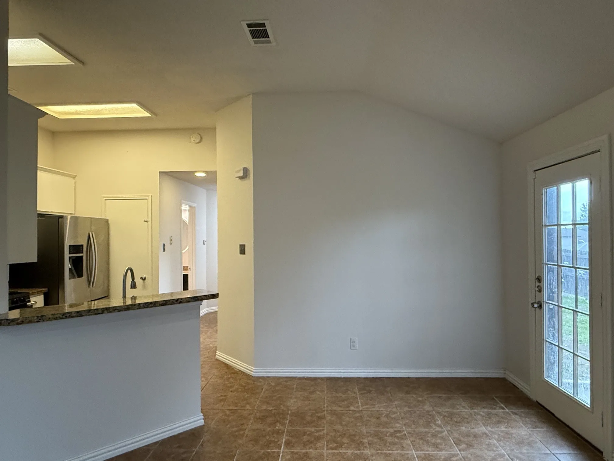 Single Family Residence For Sale in Dallas County , 1815 Lombard Street, Garland, Texas 75043, 3 Bedroom, 2 Bathroom, 2 Garage spaces, 1,234 Sqft, built in 1992, mls#21280520, Real Estate Agent in Garland, Homes For Sale in Dallas county, Homes For Sale in Garland, Realtor in Garland Texas, Real Estate Brokerage Independent Realty Texas, Luminita Cordes Realtor