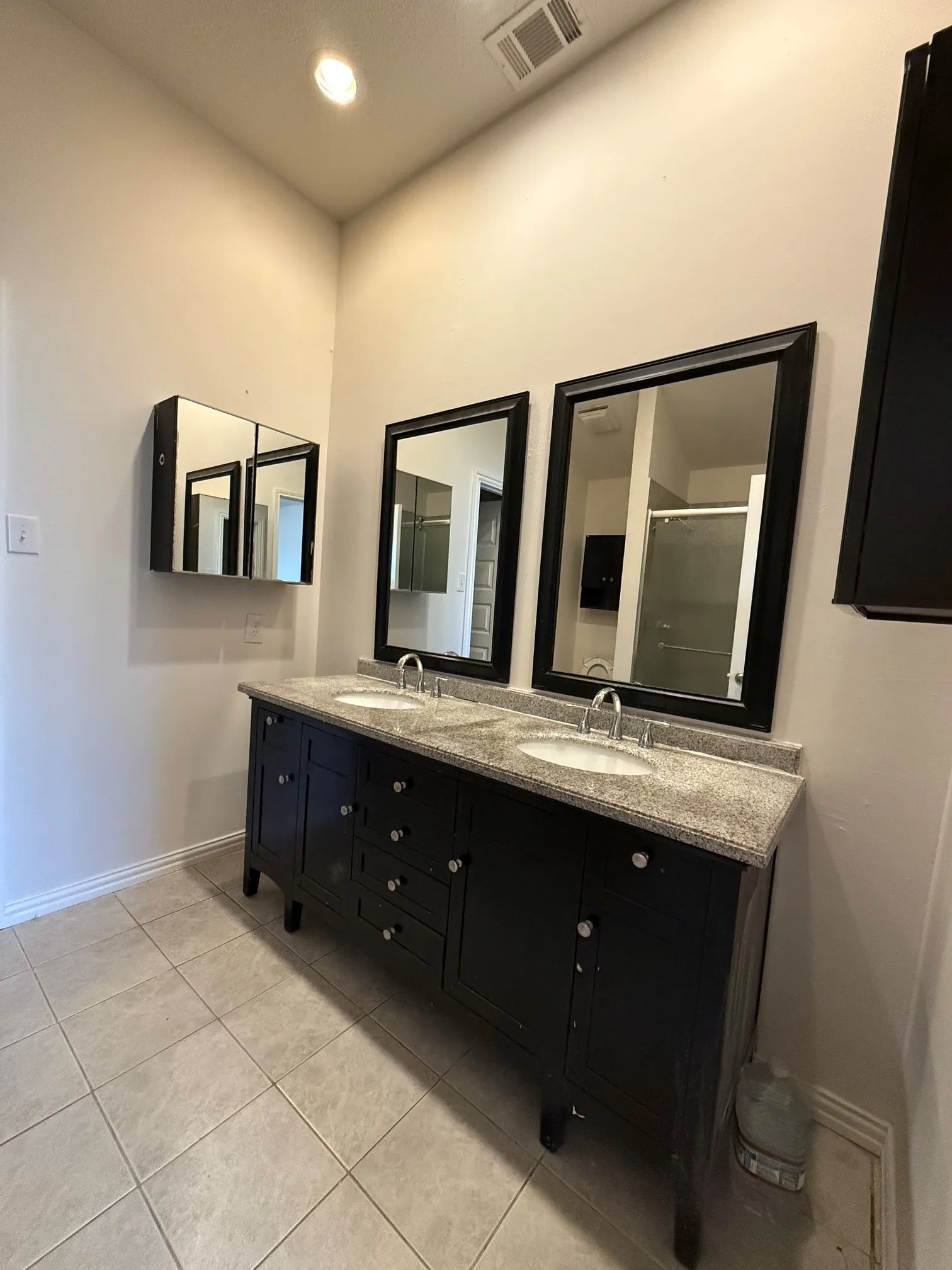 Single Family Residence For Sale in Dallas County , 1815 Lombard Street, Garland, Texas 75043, 3 Bedroom, 2 Bathroom, 2 Garage spaces, 1,234 Sqft, built in 1992, mls#21280520, Real Estate Agent in Garland, Homes For Sale in Dallas county, Homes For Sale in Garland, Realtor in Garland Texas, Real Estate Brokerage Independent Realty Texas, Luminita Cordes Realtor