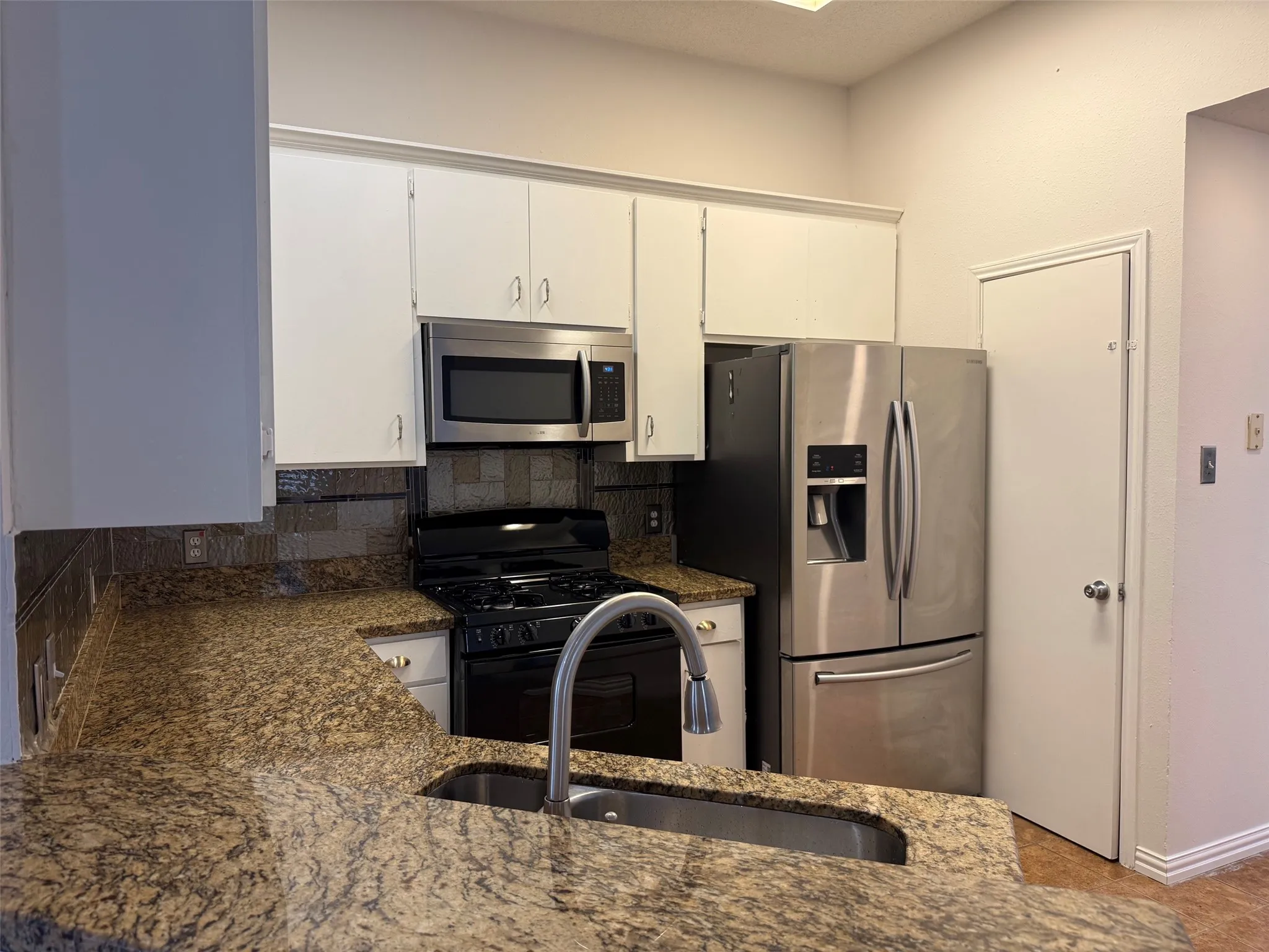 Single Family Residence For Sale in Dallas County , 1815 Lombard Street, Garland, Texas 75043, 3 Bedroom, 2 Bathroom, 2 Garage spaces, 1,234 Sqft, built in 1992, mls#21280520, Real Estate Agent in Garland, Homes For Sale in Dallas county, Homes For Sale in Garland, Realtor in Garland Texas, Real Estate Brokerage Independent Realty Texas, Luminita Cordes Realtor
