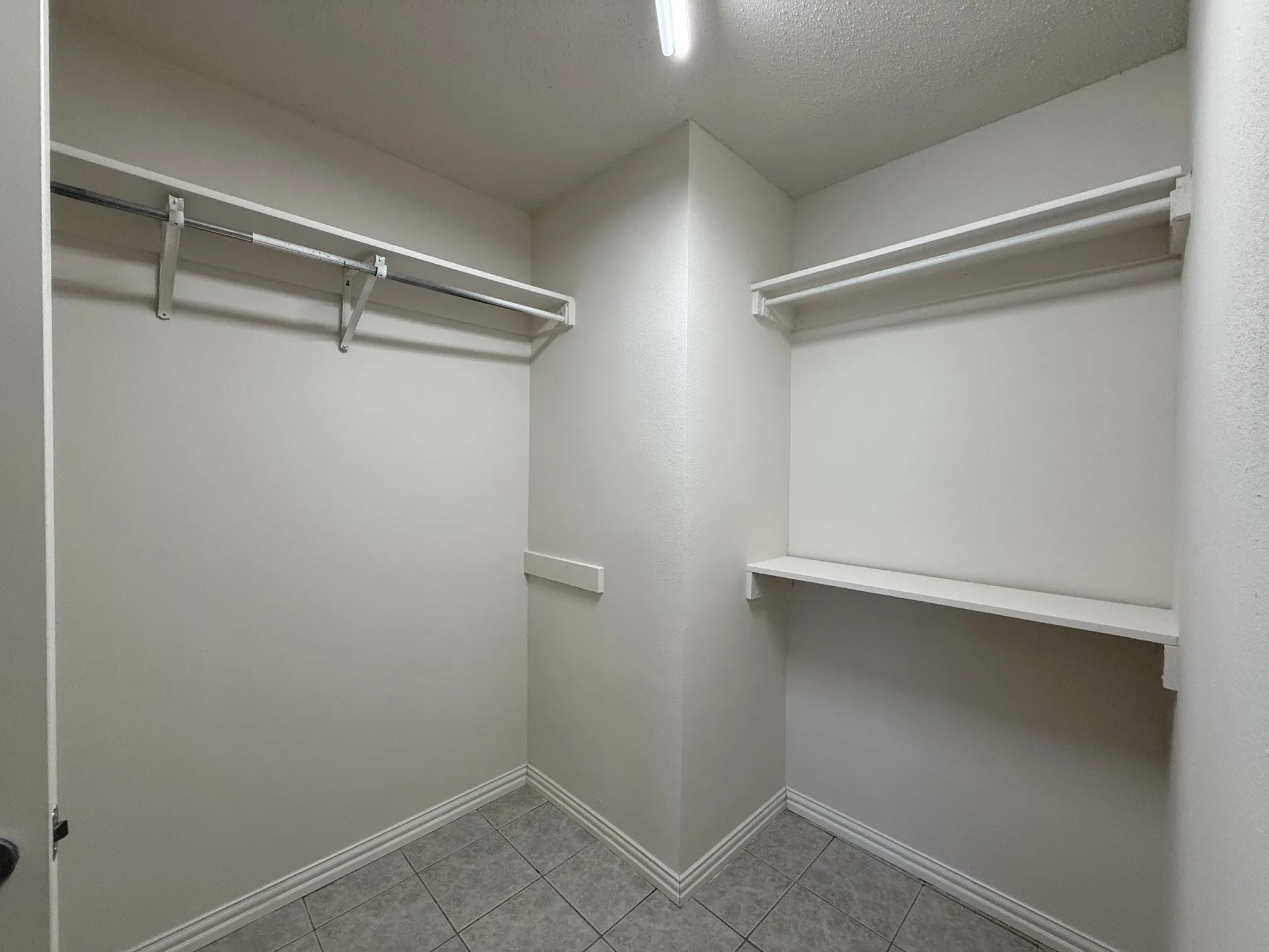 Single Family Residence For Sale in Dallas County , 1815 Lombard Street, Garland, Texas 75043, 3 Bedroom, 2 Bathroom, 2 Garage spaces, 1,234 Sqft, built in 1992, mls#21280520, Real Estate Agent in Garland, Homes For Sale in Dallas county, Homes For Sale in Garland, Realtor in Garland Texas, Real Estate Brokerage Independent Realty Texas, Luminita Cordes Realtor