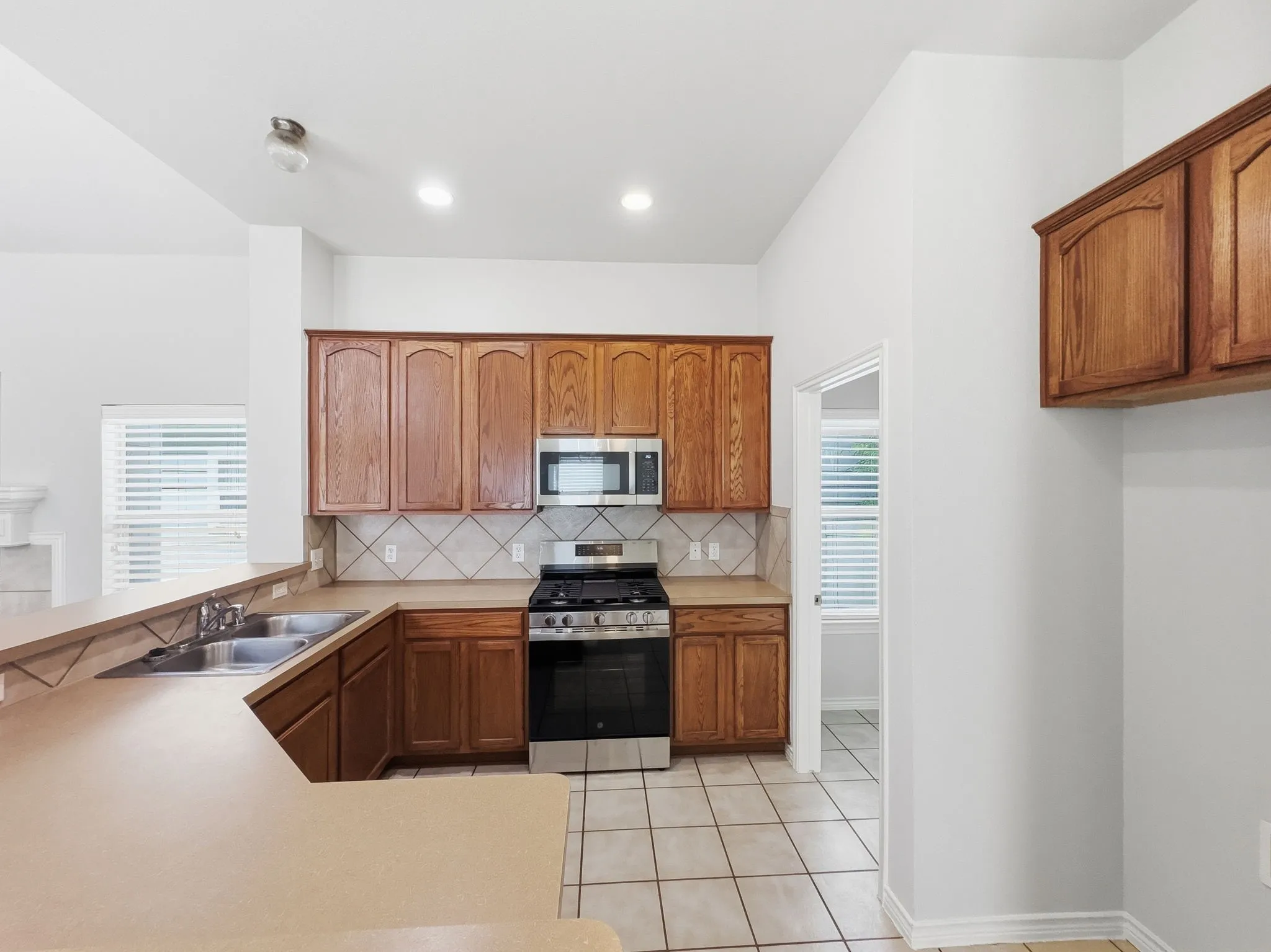 Single Family Residence For Rent in Denton County , 1237 Chattahoochee Drive, Savannah, Texas 76227, 4 Bedroom, 2 Bathroom, 2 Garage spaces, 1,759 Sqft, built in 2006, mls#21280530, Real Estate Agent in Savannah, Homes For Rent in Denton county, Homes For Rent in Savannah, Realtor in Savannah Texas, Real Estate Brokerage Independent Realty Texas, Luminita Cordes Realtor