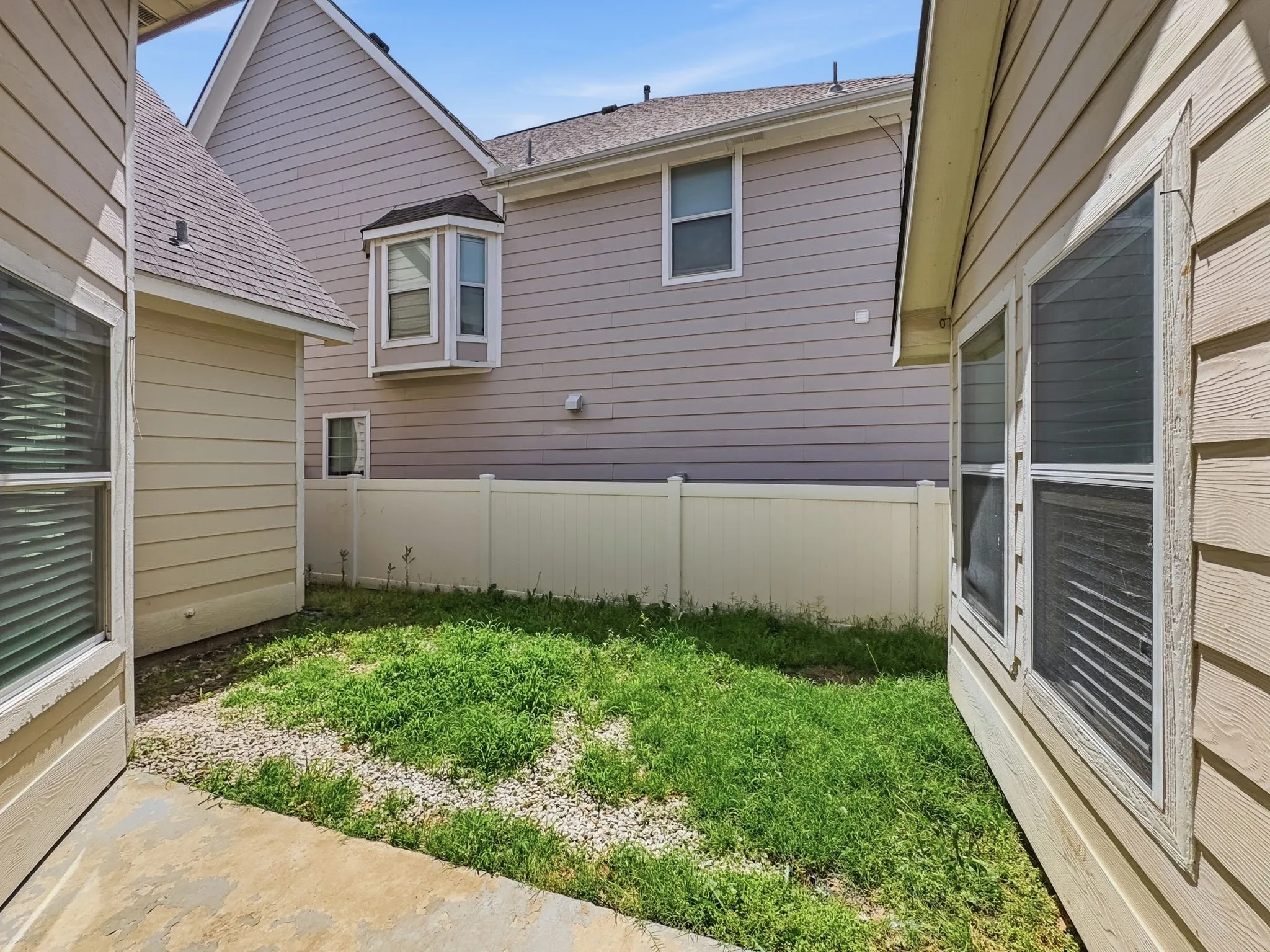 Single Family Residence For Rent in Denton County , 1237 Chattahoochee Drive, Savannah, Texas 76227, 4 Bedroom, 2 Bathroom, 2 Garage spaces, 1,759 Sqft, built in 2006, mls#21280530, Real Estate Agent in Savannah, Homes For Rent in Denton county, Homes For Rent in Savannah, Realtor in Savannah Texas, Real Estate Brokerage Independent Realty Texas, Luminita Cordes Realtor