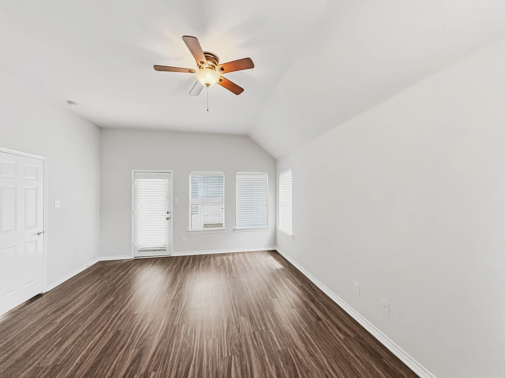 Single Family Residence For Rent in Denton County , 1237 Chattahoochee Drive, Savannah, Texas 76227, 4 Bedroom, 2 Bathroom, 2 Garage spaces, 1,759 Sqft, built in 2006, mls#21280530, Real Estate Agent in Savannah, Homes For Rent in Denton county, Homes For Rent in Savannah, Realtor in Savannah Texas, Real Estate Brokerage Independent Realty Texas, Luminita Cordes Realtor