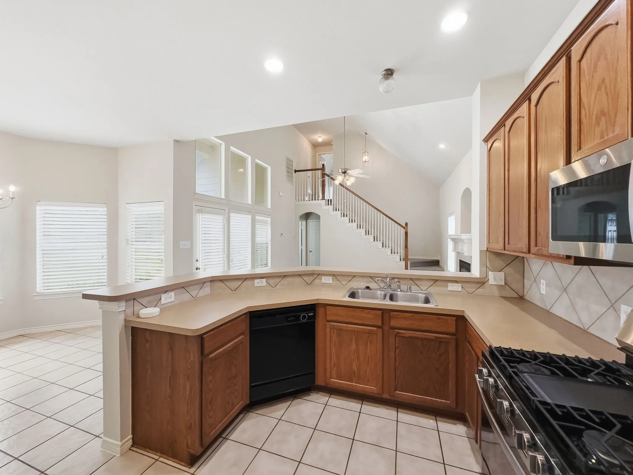 Single Family Residence For Rent in Denton County , 1237 Chattahoochee Drive, Savannah, Texas 76227, 4 Bedroom, 2 Bathroom, 2 Garage spaces, 1,759 Sqft, built in 2006, mls#21280530, Real Estate Agent in Savannah, Homes For Rent in Denton county, Homes For Rent in Savannah, Realtor in Savannah Texas, Real Estate Brokerage Independent Realty Texas, Luminita Cordes Realtor
