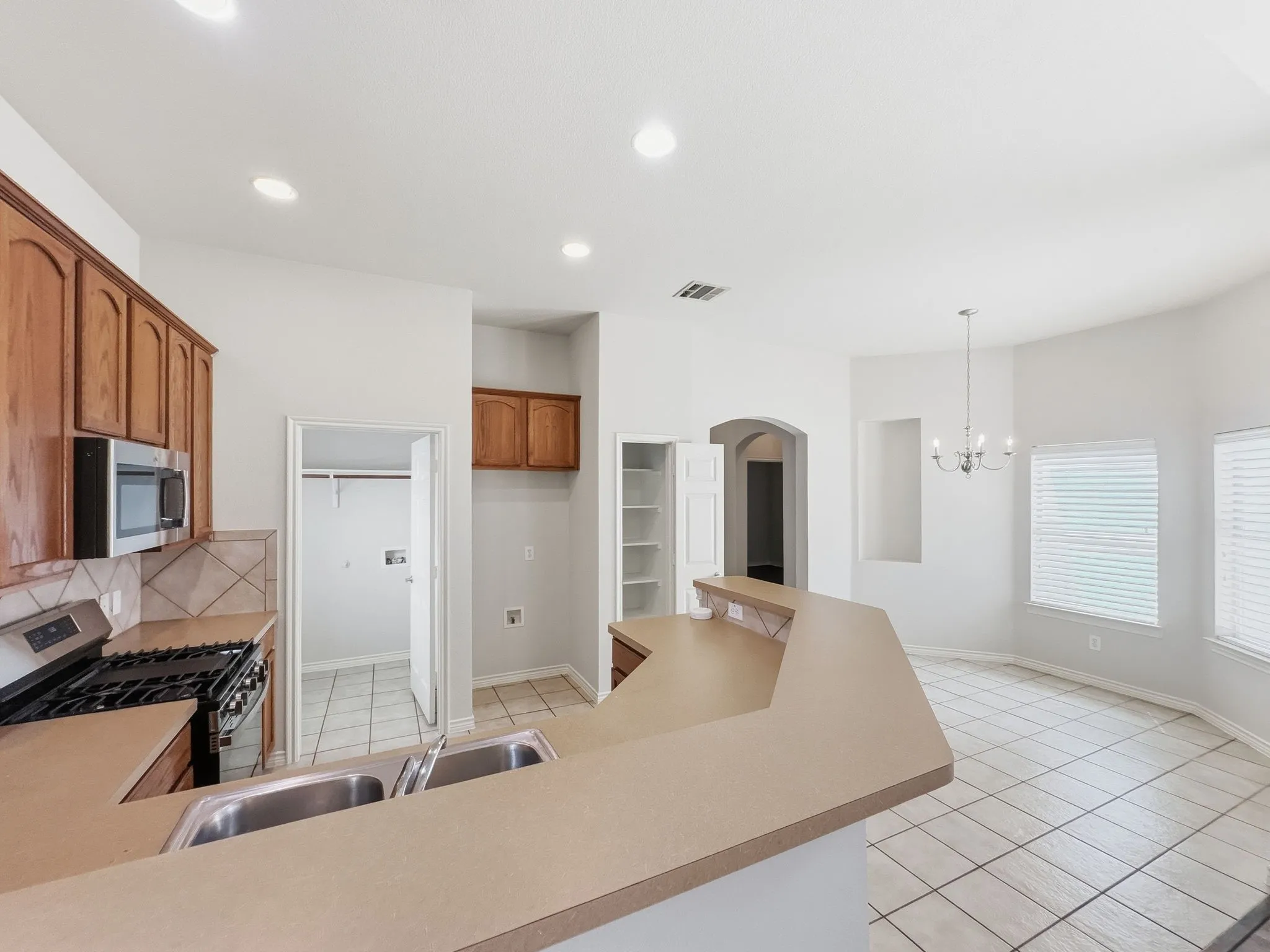 Single Family Residence For Rent in Denton County , 1237 Chattahoochee Drive, Savannah, Texas 76227, 4 Bedroom, 2 Bathroom, 2 Garage spaces, 1,759 Sqft, built in 2006, mls#21280530, Real Estate Agent in Savannah, Homes For Rent in Denton county, Homes For Rent in Savannah, Realtor in Savannah Texas, Real Estate Brokerage Independent Realty Texas, Luminita Cordes Realtor