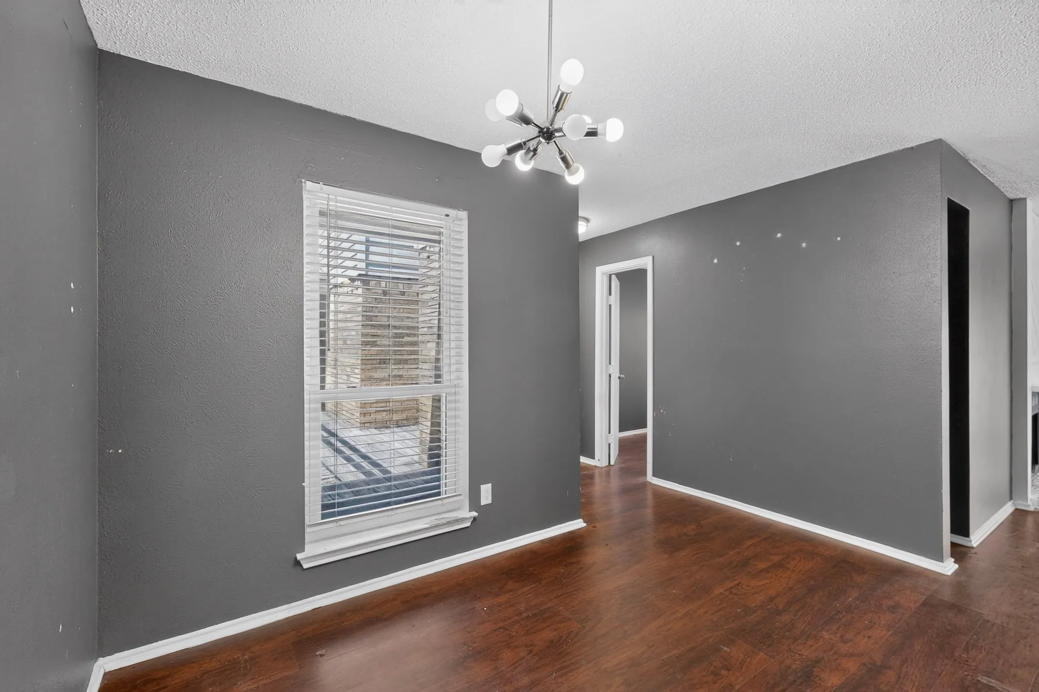 Condominium For Sale in Dallas County , 8109 Skillman Street 3003, Dallas, Texas 75231, 2 Bedroom, 1 Bathroom, Garage spaces, 914 Sqft, built in 1981, Price $99,500, mls#21279632, Real Estate Agent in Dallas, Homes For Sale in Dallas county, Homes For Sale in Dallas, Realtor in Dallas Texas, Real Estate Brokerage Independent Realty Texas, Luminita Cordes Realtor