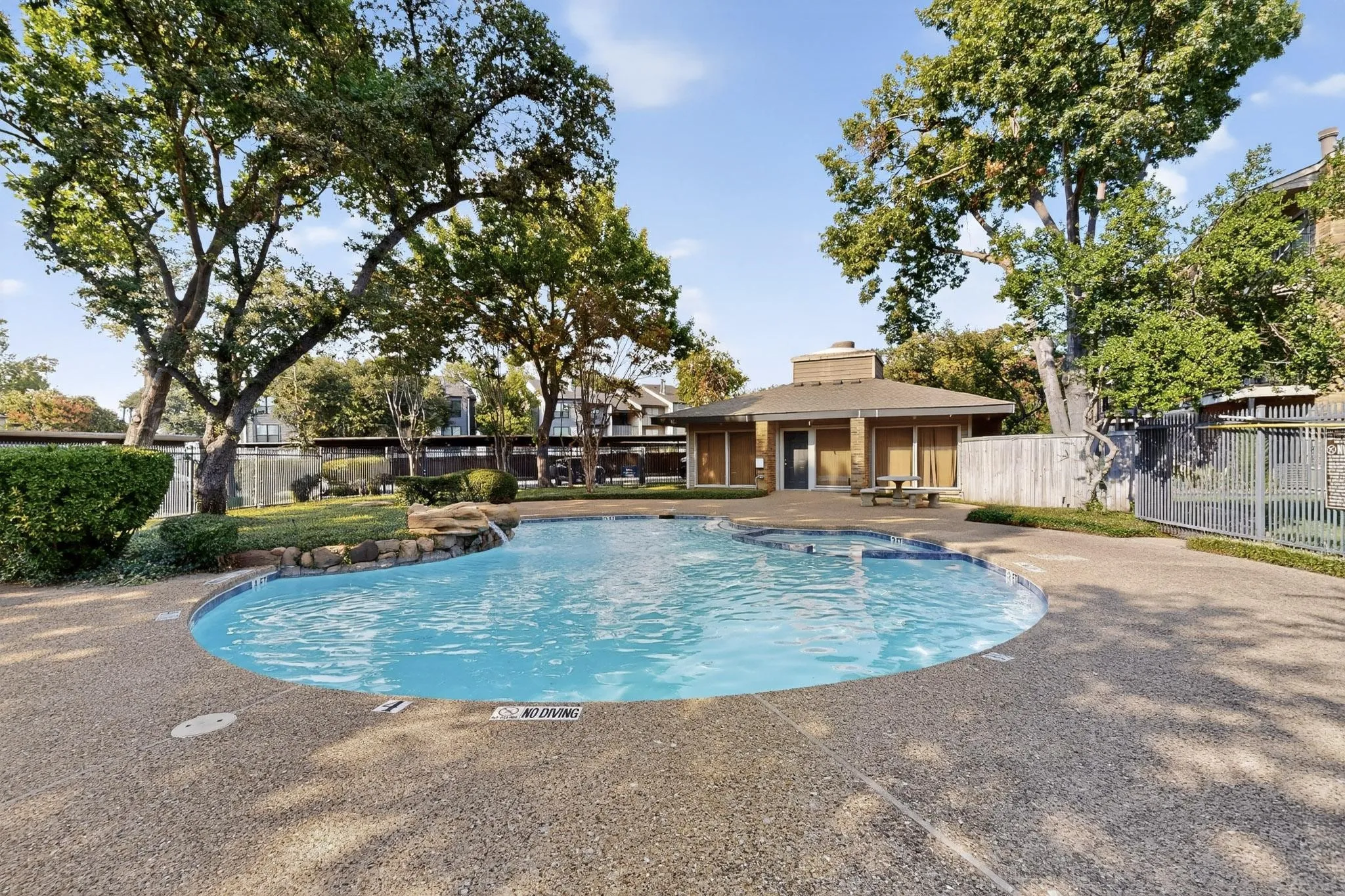 Condominium For Sale in Dallas County , 8109 Skillman Street 3003, Dallas, Texas 75231, 2 Bedroom, 1 Bathroom, Garage spaces, 914 Sqft, built in 1981, Price $99,500, mls#21279632, Real Estate Agent in Dallas, Homes For Sale in Dallas county, Homes For Sale in Dallas, Realtor in Dallas Texas, Real Estate Brokerage Independent Realty Texas, Luminita Cordes Realtor