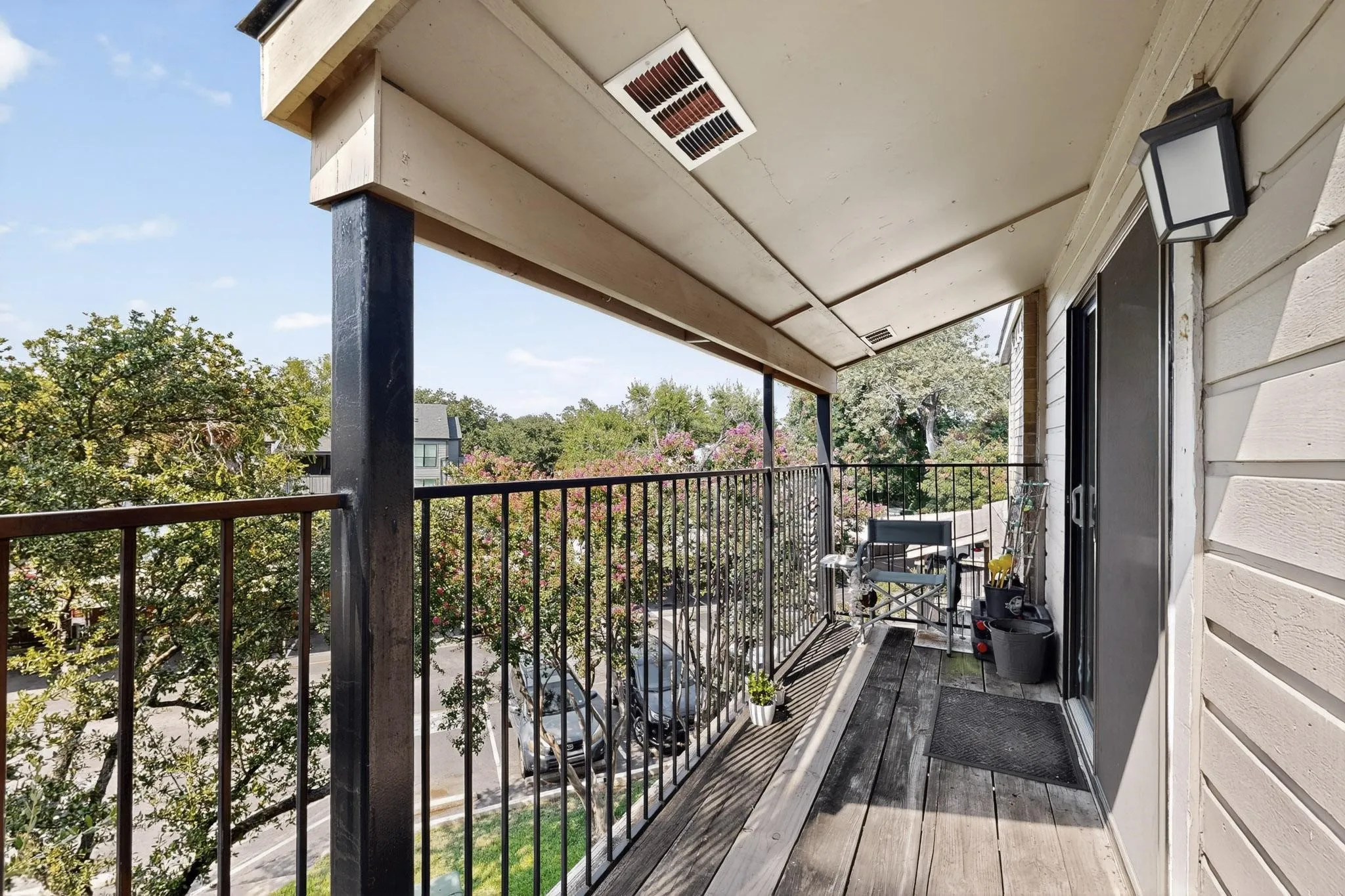 Condominium For Sale in Dallas County , 8109 Skillman Street 3003, Dallas, Texas 75231, 2 Bedroom, 1 Bathroom, Garage spaces, 914 Sqft, built in 1981, Price $99,500, mls#21279632, Real Estate Agent in Dallas, Homes For Sale in Dallas county, Homes For Sale in Dallas, Realtor in Dallas Texas, Real Estate Brokerage Independent Realty Texas, Luminita Cordes Realtor