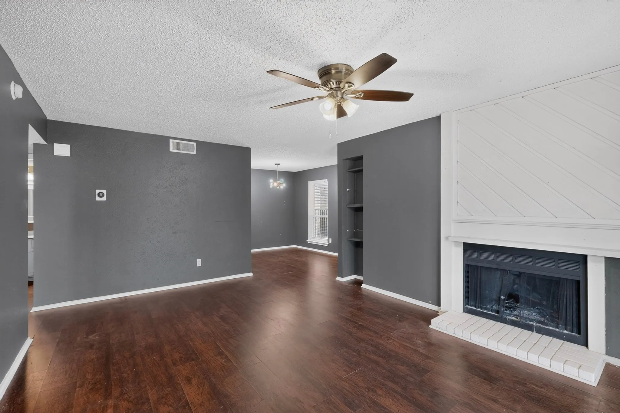 Condominium For Sale in Dallas County , 8109 Skillman Street 3003, Dallas, Texas 75231, 2 Bedroom, 1 Bathroom, Garage spaces, 914 Sqft, built in 1981, Price $99,500, mls#21279632, Real Estate Agent in Dallas, Homes For Sale in Dallas county, Homes For Sale in Dallas, Realtor in Dallas Texas, Real Estate Brokerage Independent Realty Texas, Luminita Cordes Realtor