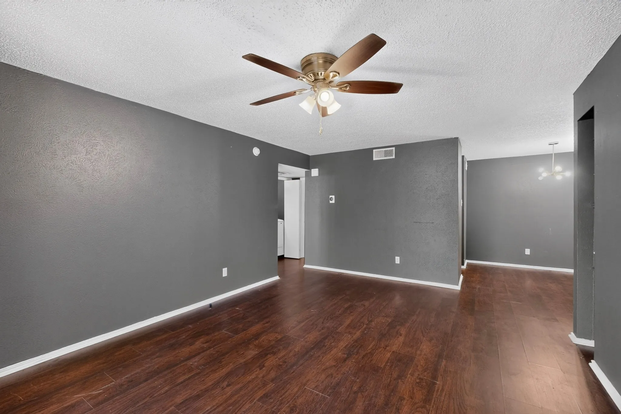 Condominium For Sale in Dallas County , 8109 Skillman Street 3003, Dallas, Texas 75231, 2 Bedroom, 1 Bathroom, Garage spaces, 914 Sqft, built in 1981, Price $99,500, mls#21279632, Real Estate Agent in Dallas, Homes For Sale in Dallas county, Homes For Sale in Dallas, Realtor in Dallas Texas, Real Estate Brokerage Independent Realty Texas, Luminita Cordes Realtor
