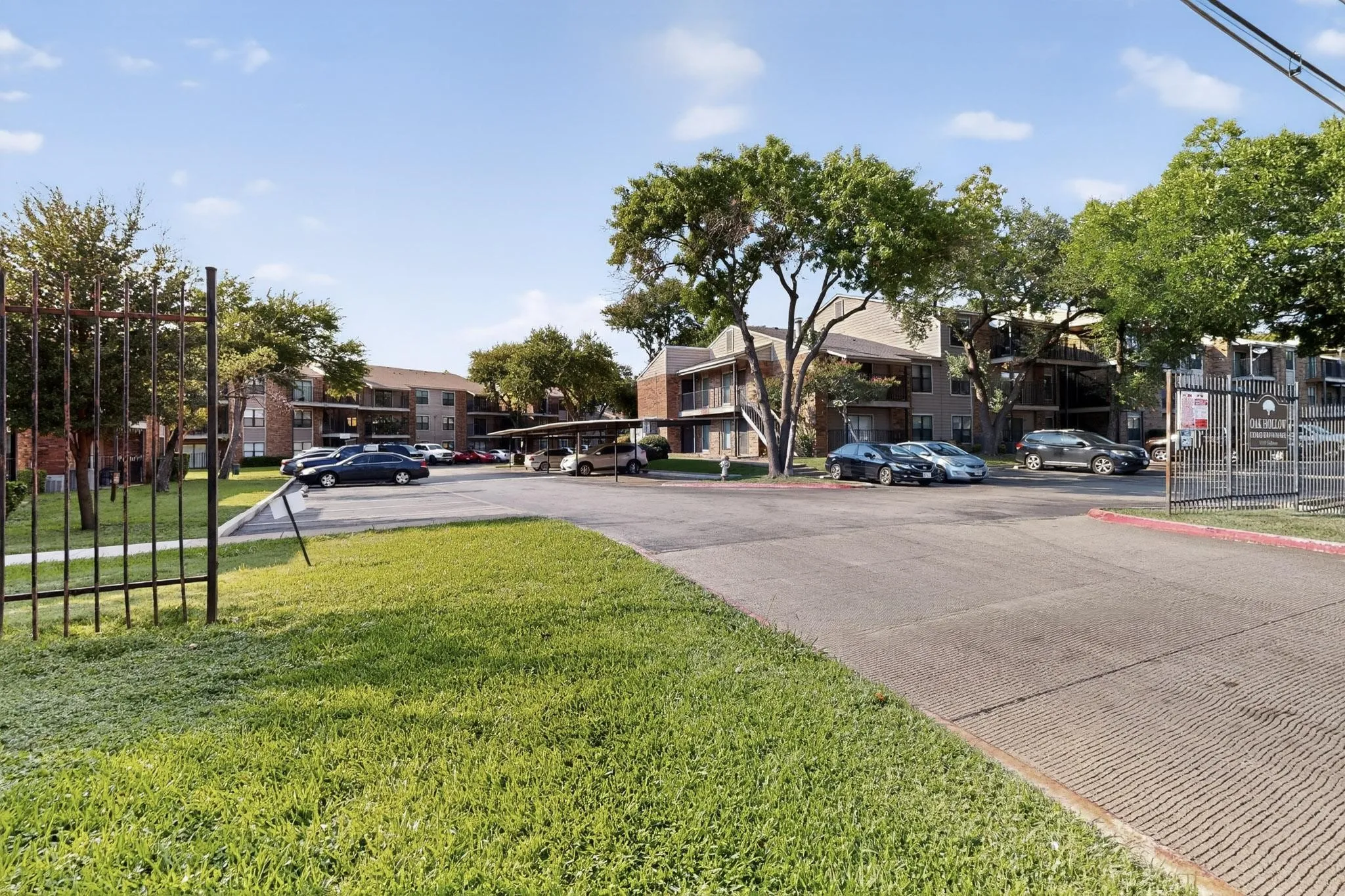 Condominium For Sale in Dallas County , 8109 Skillman Street 3003, Dallas, Texas 75231, 2 Bedroom, 1 Bathroom, Garage spaces, 914 Sqft, built in 1981, Price $99,500, mls#21279632, Real Estate Agent in Dallas, Homes For Sale in Dallas county, Homes For Sale in Dallas, Realtor in Dallas Texas, Real Estate Brokerage Independent Realty Texas, Luminita Cordes Realtor