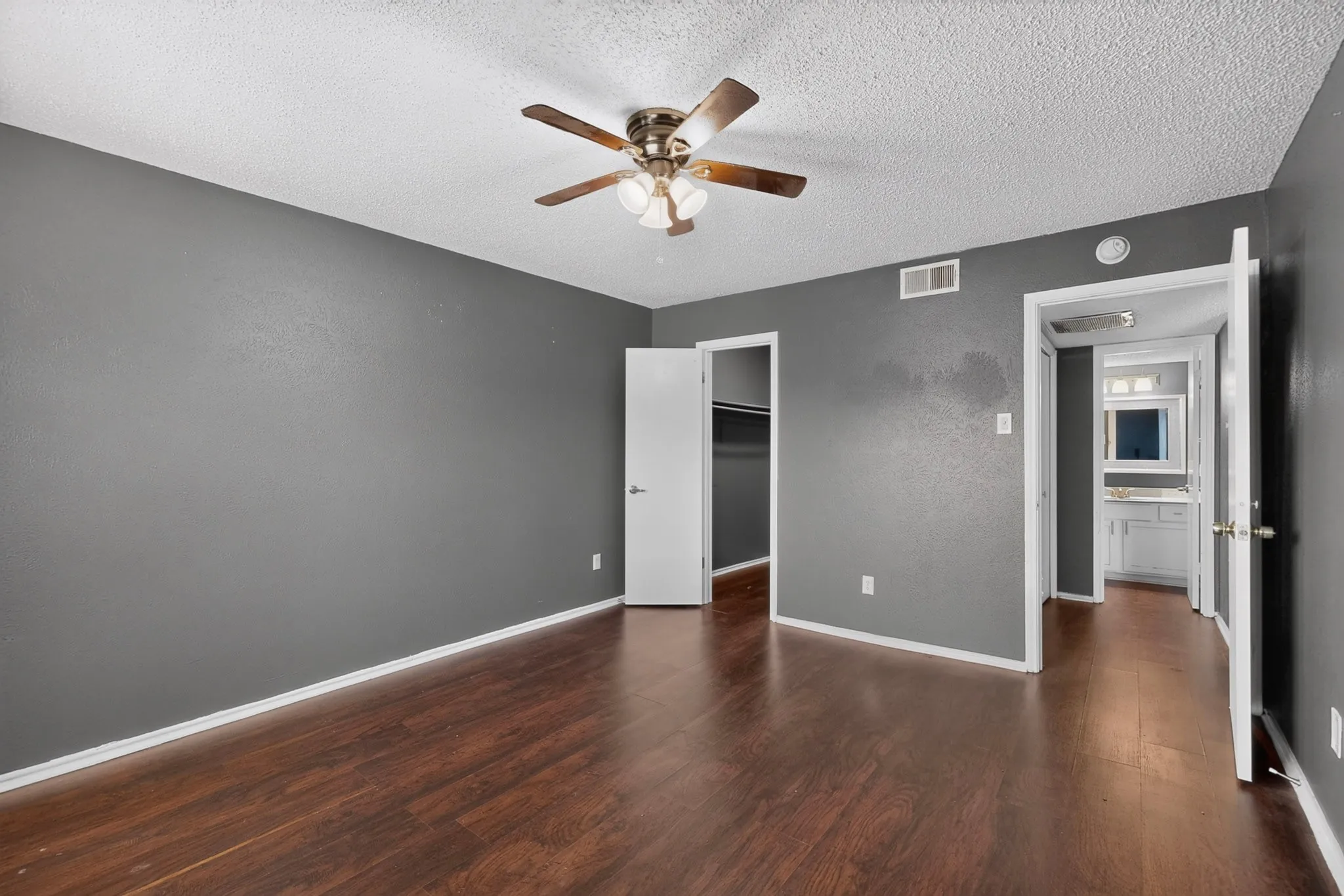 Condominium For Sale in Dallas County , 8109 Skillman Street 3003, Dallas, Texas 75231, 2 Bedroom, 1 Bathroom, Garage spaces, 914 Sqft, built in 1981, Price $99,500, mls#21279632, Real Estate Agent in Dallas, Homes For Sale in Dallas county, Homes For Sale in Dallas, Realtor in Dallas Texas, Real Estate Brokerage Independent Realty Texas, Luminita Cordes Realtor