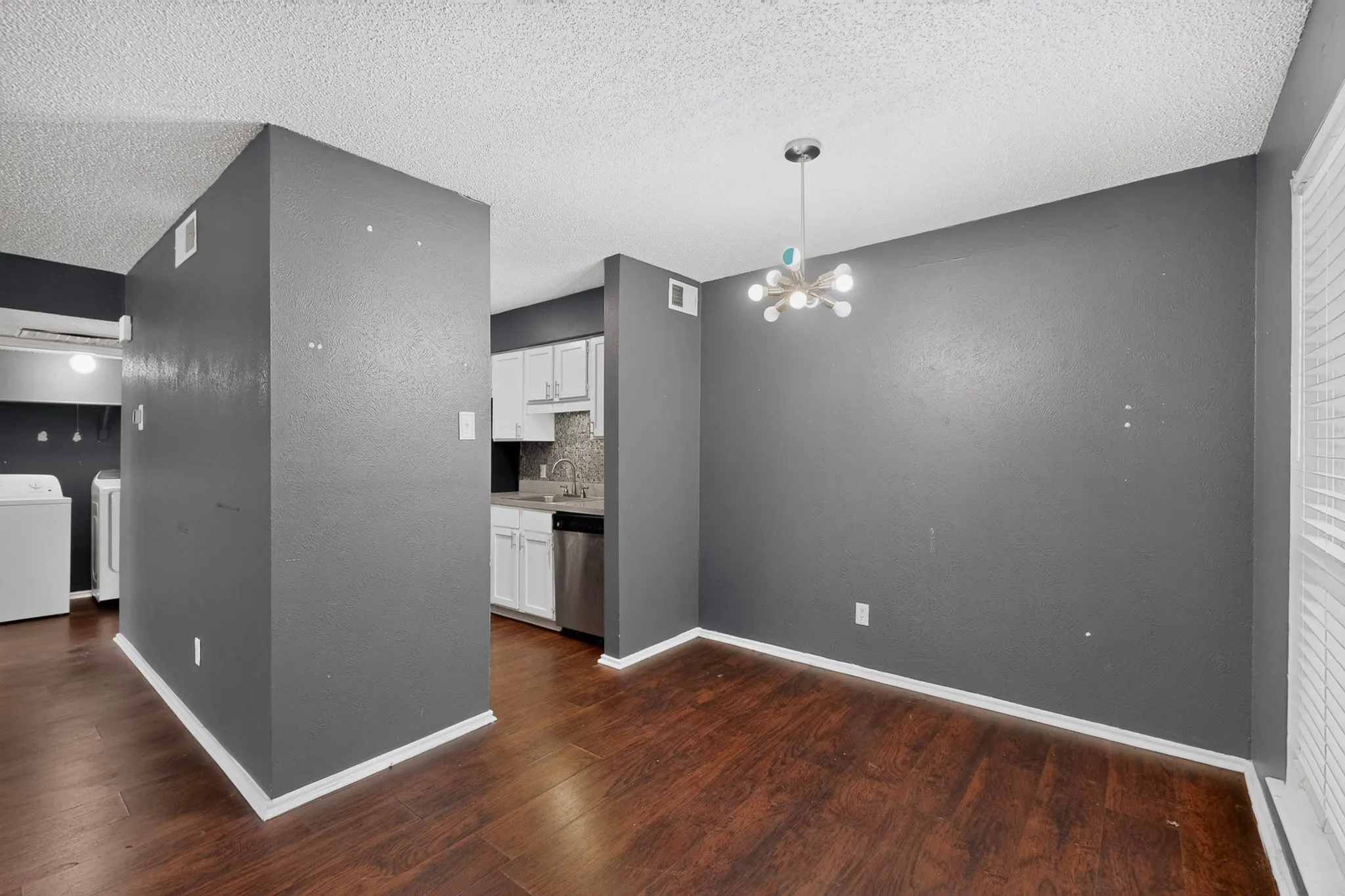 Condominium For Sale in Dallas County , 8109 Skillman Street 3003, Dallas, Texas 75231, 2 Bedroom, 1 Bathroom, Garage spaces, 914 Sqft, built in 1981, Price $99,500, mls#21279632, Real Estate Agent in Dallas, Homes For Sale in Dallas county, Homes For Sale in Dallas, Realtor in Dallas Texas, Real Estate Brokerage Independent Realty Texas, Luminita Cordes Realtor