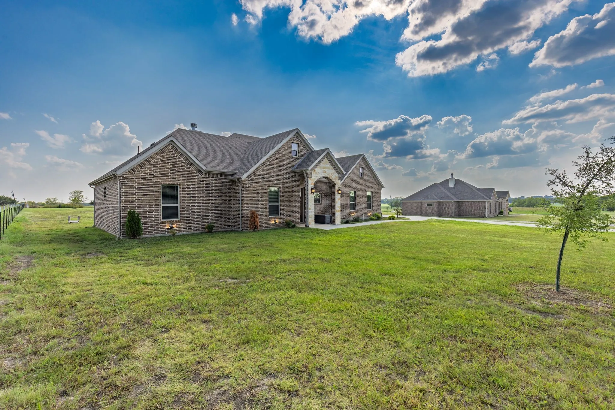 Single Family Residence For Sale in Fannin County , 1094 County Road 4850, Leonard, Texas 75452, 4 Bedrooms, 3 Bathrooms, 2 Garage spaces, 2,463 Sqft, built in 2023, Price $540,000, mls#21279986, Real Estate Agent in Leonard, Homes For Sale in Fannin county, Homes For Sale in Leonard, Realtor in Leonard Texas, Real Estate Brokerage Independent Realty Texas, Luminita Cordes Realtor