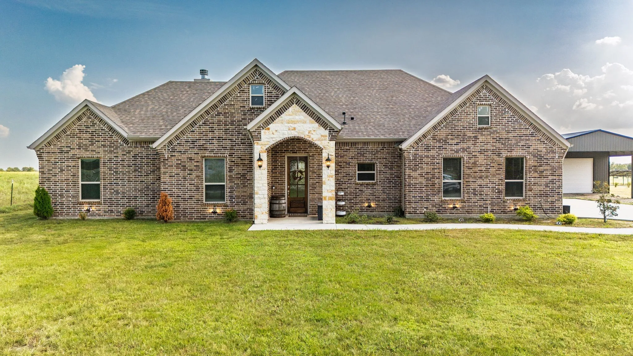 Single Family Residence For Sale in Fannin County , 1094 County Road 4850, Leonard, Texas 75452, 4 Bedrooms, 3 Bathrooms, 2 Garage spaces, 2,463 Sqft, built in 2023, Price $540,000, mls#21279986, Real Estate Agent in Leonard, Homes For Sale in Fannin county, Homes For Sale in Leonard, Realtor in Leonard Texas, Real Estate Brokerage Independent Realty Texas, Luminita Cordes Realtor