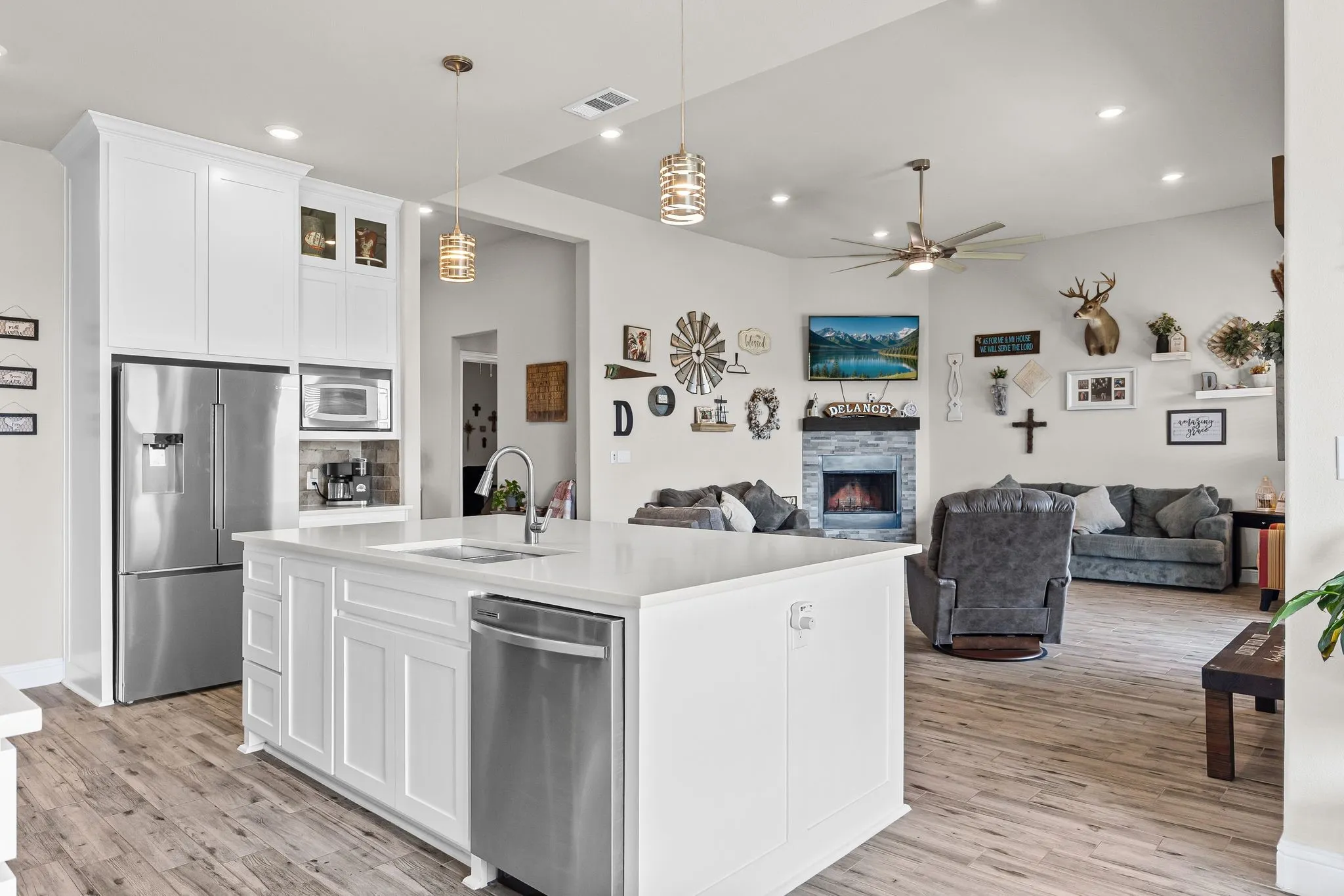Single Family Residence For Sale in Fannin County , 1094 County Road 4850, Leonard, Texas 75452, 4 Bedrooms, 3 Bathrooms, 2 Garage spaces, 2,463 Sqft, built in 2023, Price $540,000, mls#21279986, Real Estate Agent in Leonard, Homes For Sale in Fannin county, Homes For Sale in Leonard, Realtor in Leonard Texas, Real Estate Brokerage Independent Realty Texas, Luminita Cordes Realtor