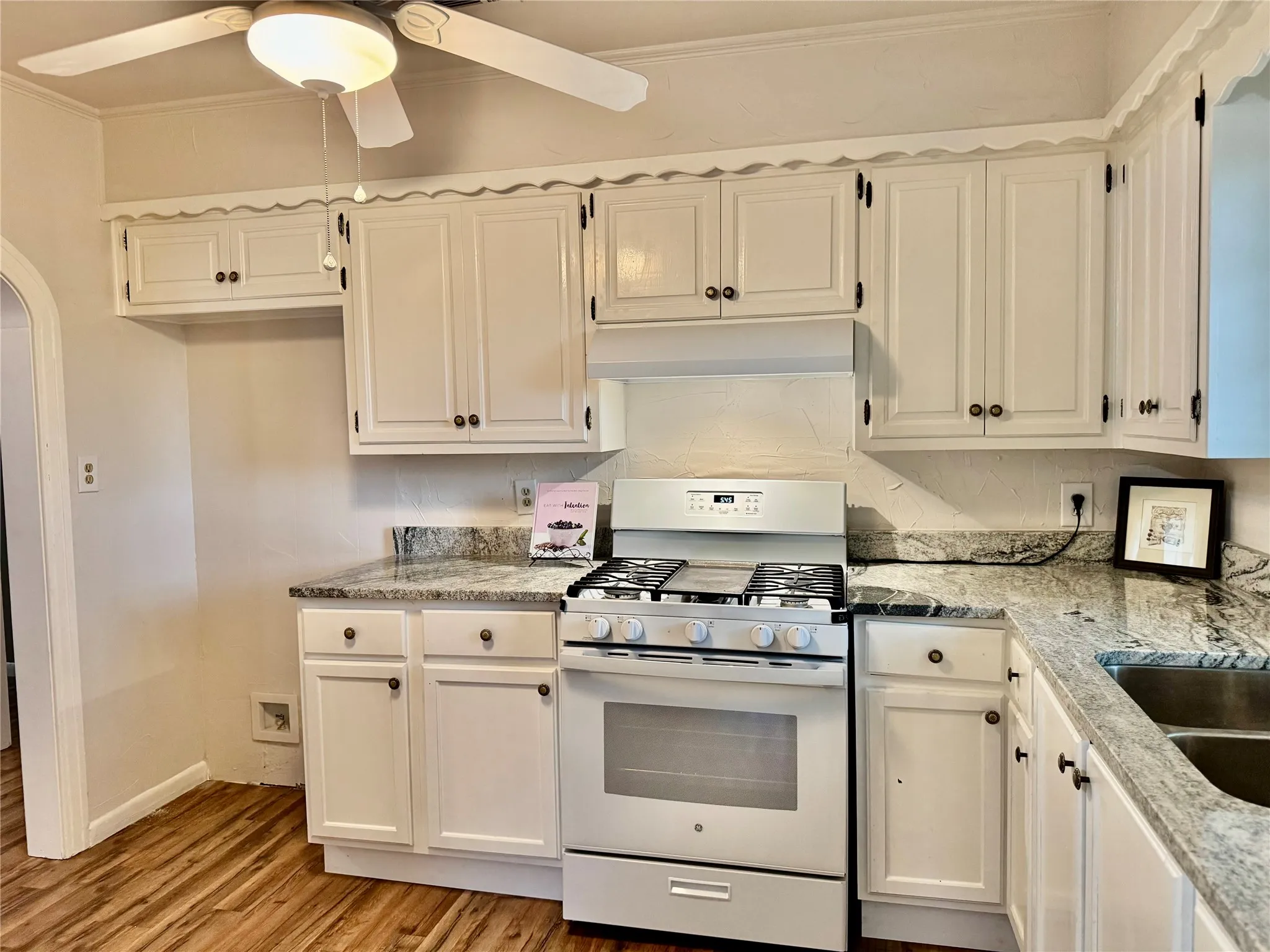 Single Family Residence For Rent in Grayson County , 1197 FM 697, Sherman, Texas 75090, 3 Bedroom, 2 Bathroom, Garage spaces, 1,296 Sqft, built in 1945, mls#21280546, Real Estate Agent in Sherman, Homes For Rent in Grayson county, Homes For Rent in Sherman, Realtor in Sherman Texas, Real Estate Brokerage Independent Realty Texas, Luminita Cordes Realtor