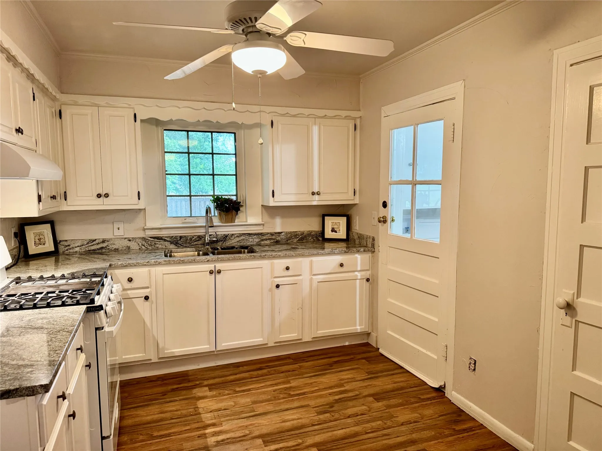 Single Family Residence For Rent in Grayson County , 1197 FM 697, Sherman, Texas 75090, 3 Bedroom, 2 Bathroom, Garage spaces, 1,296 Sqft, built in 1945, mls#21280546, Real Estate Agent in Sherman, Homes For Rent in Grayson county, Homes For Rent in Sherman, Realtor in Sherman Texas, Real Estate Brokerage Independent Realty Texas, Luminita Cordes Realtor