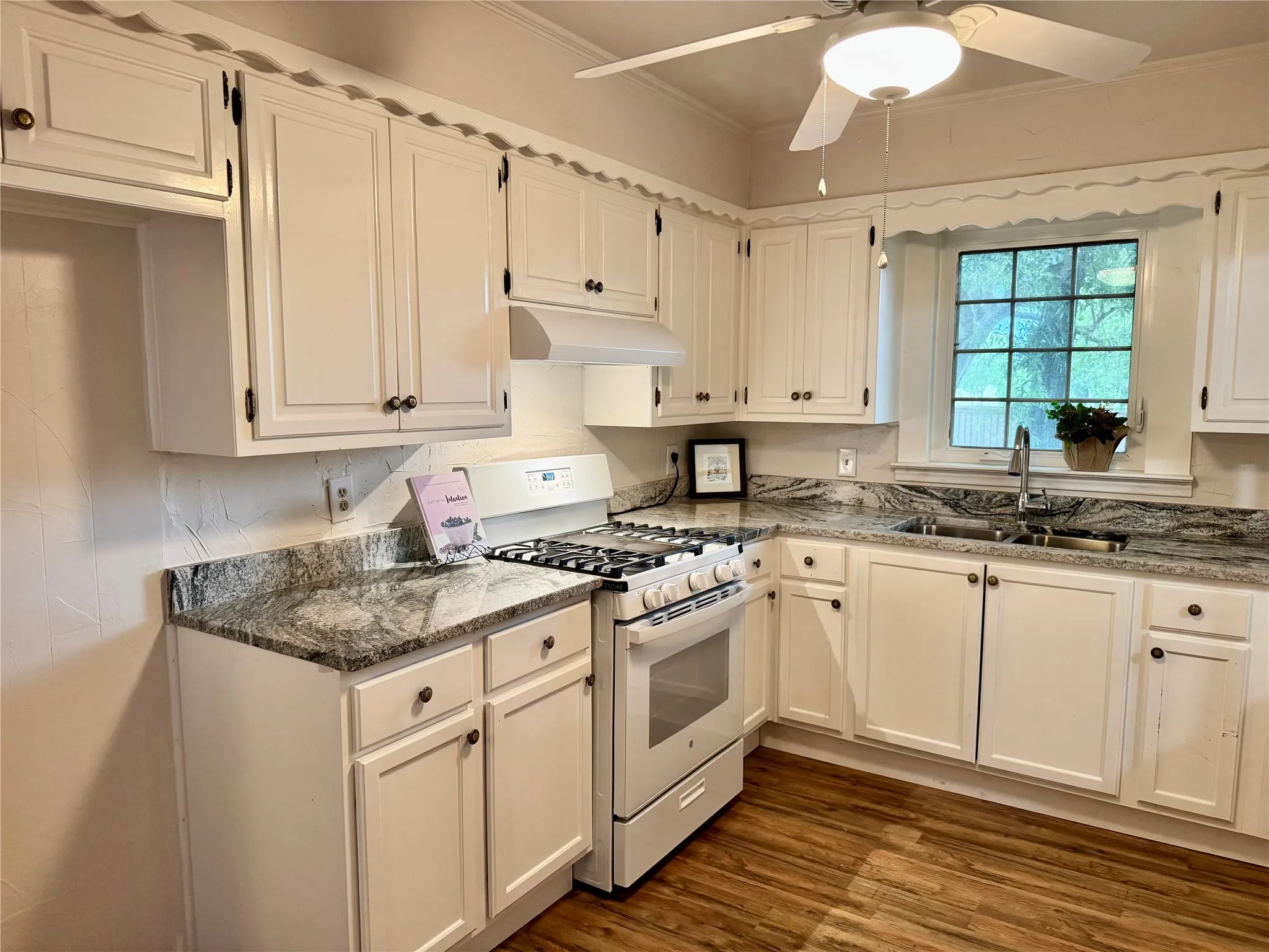 Single Family Residence For Rent in Grayson County , 1197 FM 697, Sherman, Texas 75090, 3 Bedroom, 2 Bathroom, Garage spaces, 1,296 Sqft, built in 1945, mls#21280546, Real Estate Agent in Sherman, Homes For Rent in Grayson county, Homes For Rent in Sherman, Realtor in Sherman Texas, Real Estate Brokerage Independent Realty Texas, Luminita Cordes Realtor