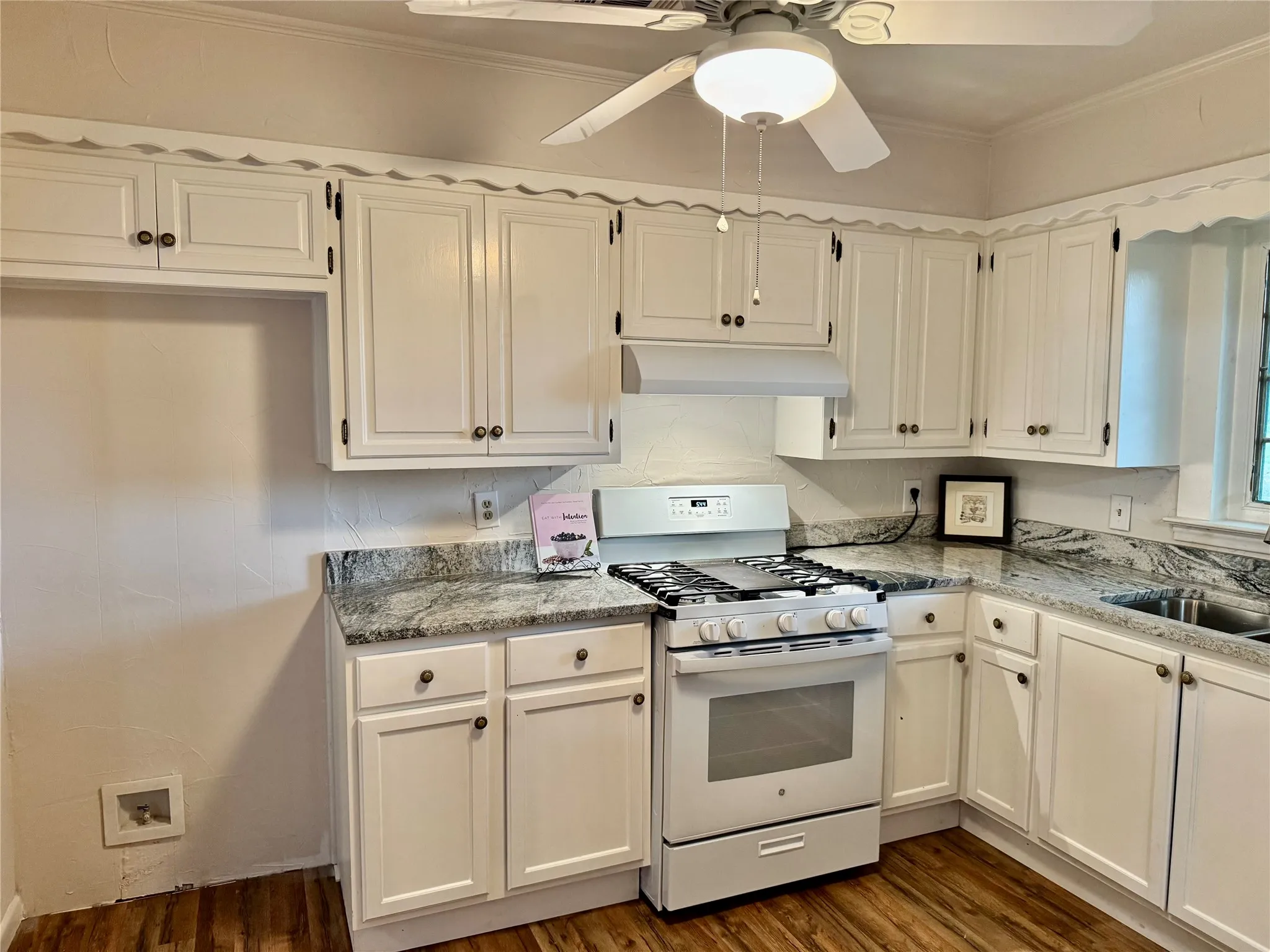 Single Family Residence For Rent in Grayson County , 1197 FM 697, Sherman, Texas 75090, 3 Bedroom, 2 Bathroom, Garage spaces, 1,296 Sqft, built in 1945, mls#21280546, Real Estate Agent in Sherman, Homes For Rent in Grayson county, Homes For Rent in Sherman, Realtor in Sherman Texas, Real Estate Brokerage Independent Realty Texas, Luminita Cordes Realtor